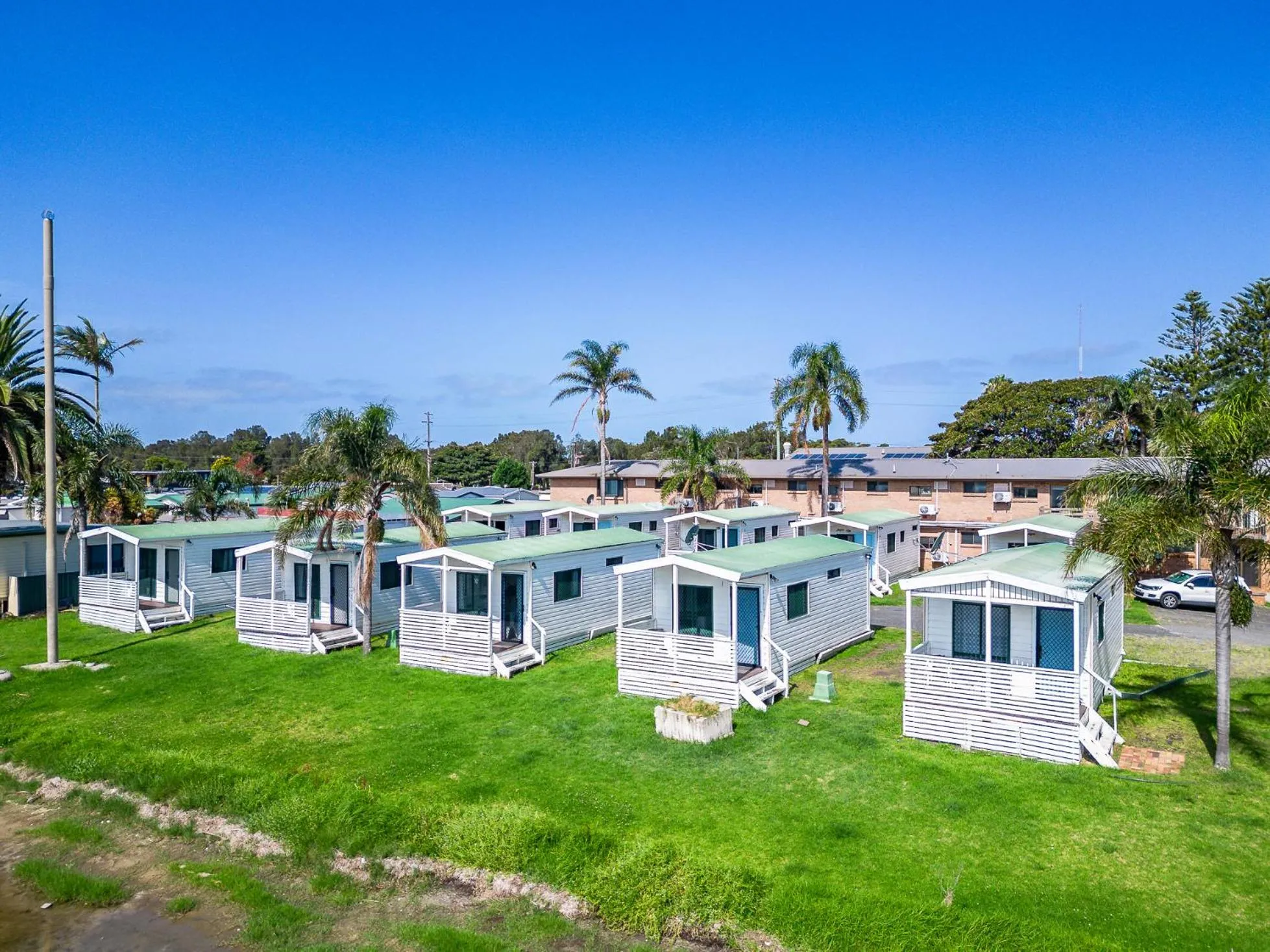 Property building in Lakeside Inn Wollongong