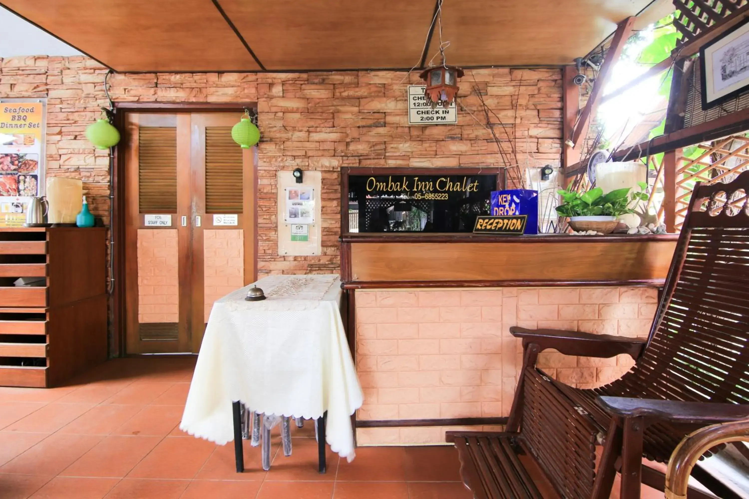 Lobby or reception in Hotel O Ombak Inn Chalet Lobby or reception in Hotel O Ombak Inn Chalet