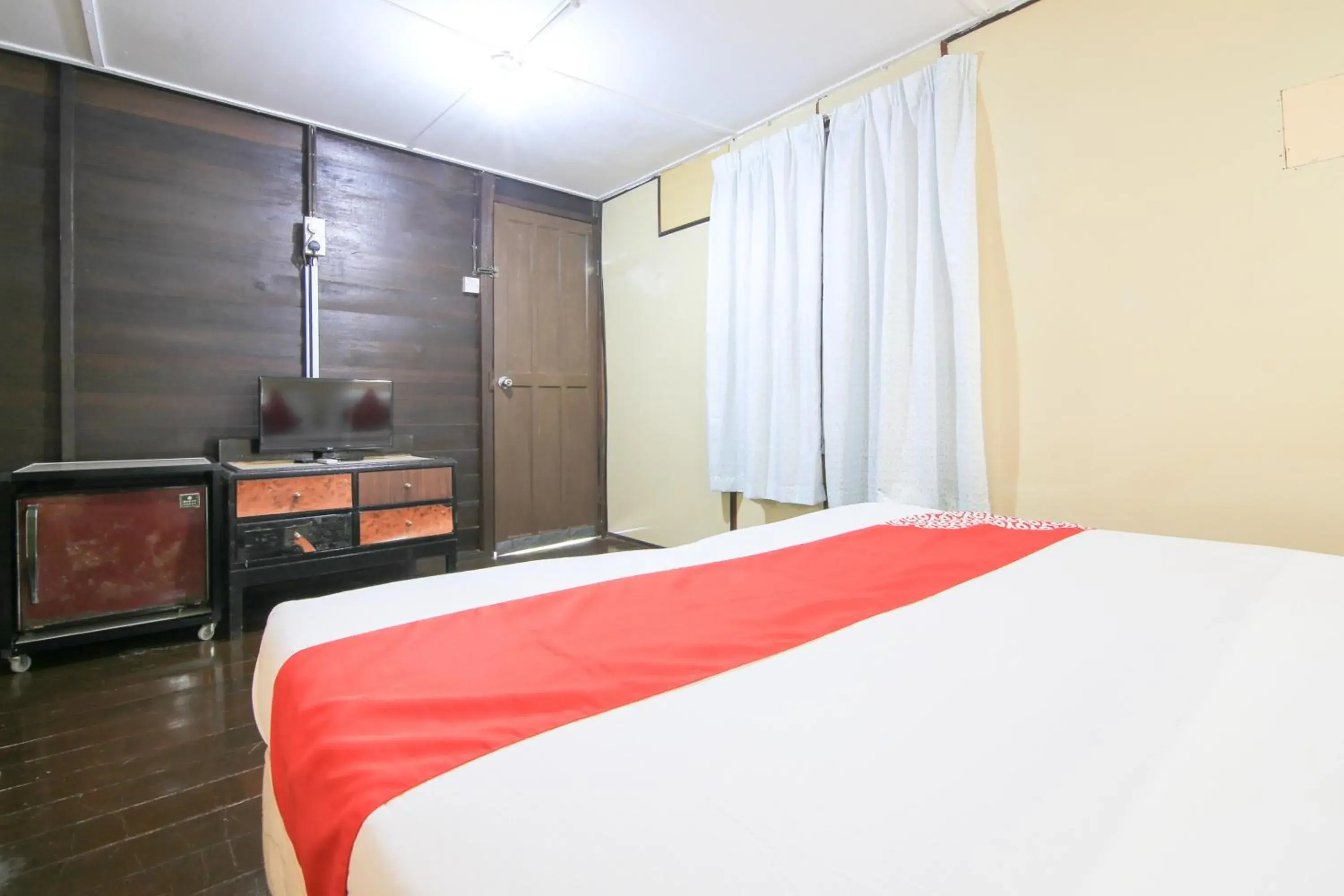 Bedroom, Bed in Hotel O Ombak Inn Chalet Bedroom, Bed in Hotel O Ombak Inn Chalet