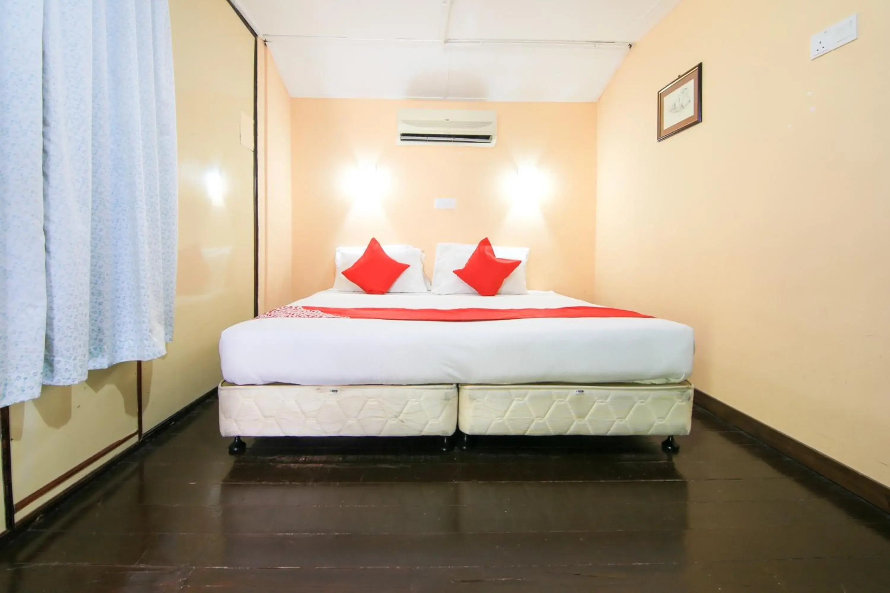 Bedroom, Bed in Hotel O Ombak Inn Chalet Bedroom, Bed in Hotel O Ombak Inn Chalet