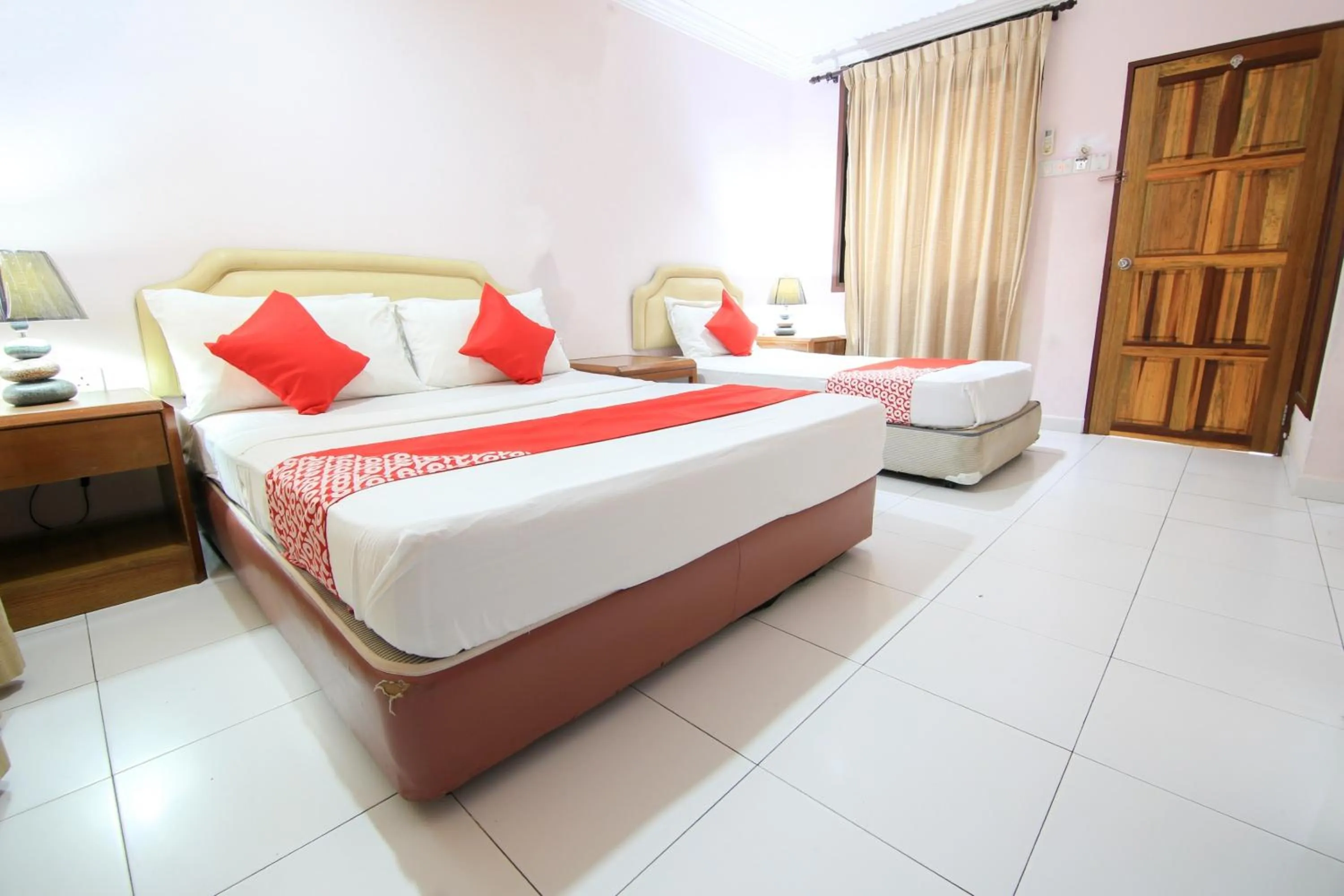 Bedroom, Bed in Hotel O Ombak Inn Chalet