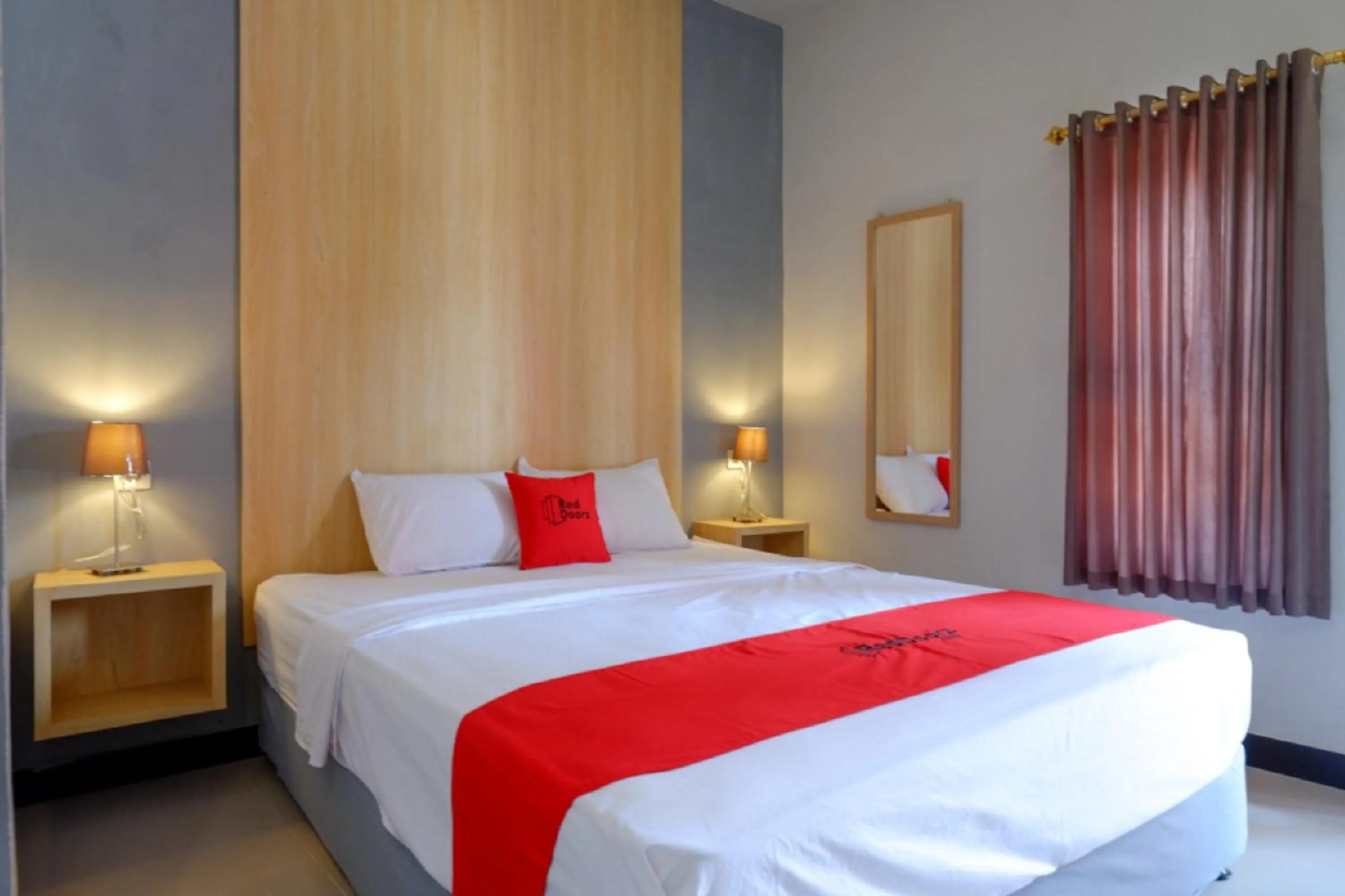 Bedroom, Bed in RedDoorz Syariah near Alun Alun Tegal