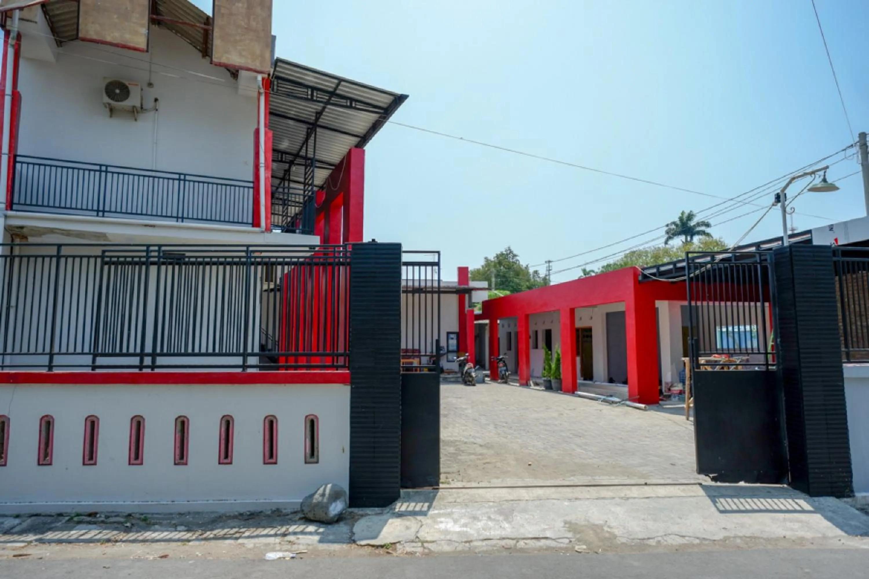Facade/entrance in RedDoorz Syariah near Alun Alun Tegal