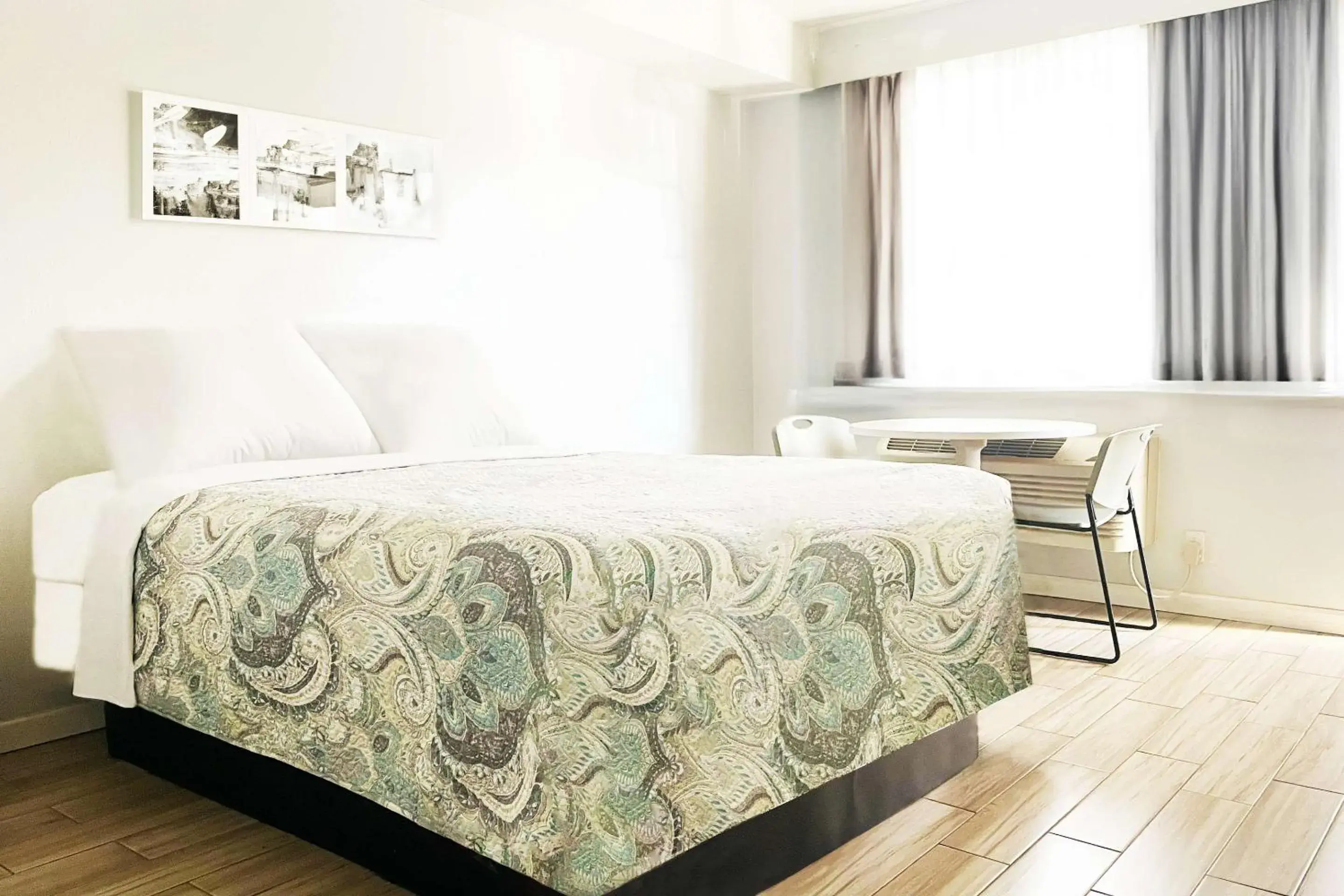 Bedroom, Bed in Rodeway Inn Civic Center Bedroom, Bed in Rodeway Inn Civic Center