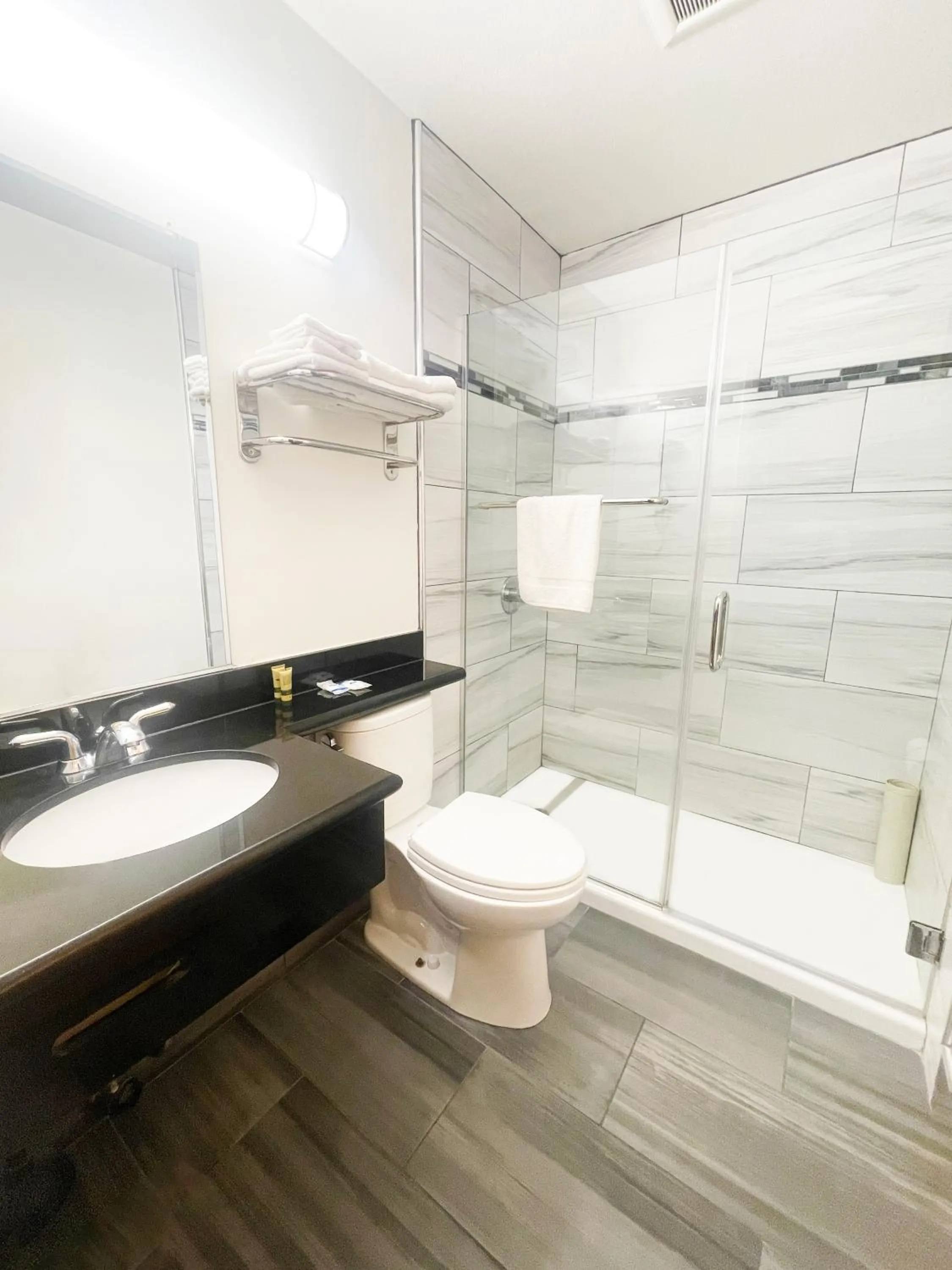 Shower in Rodeway Inn San Francisco City Center