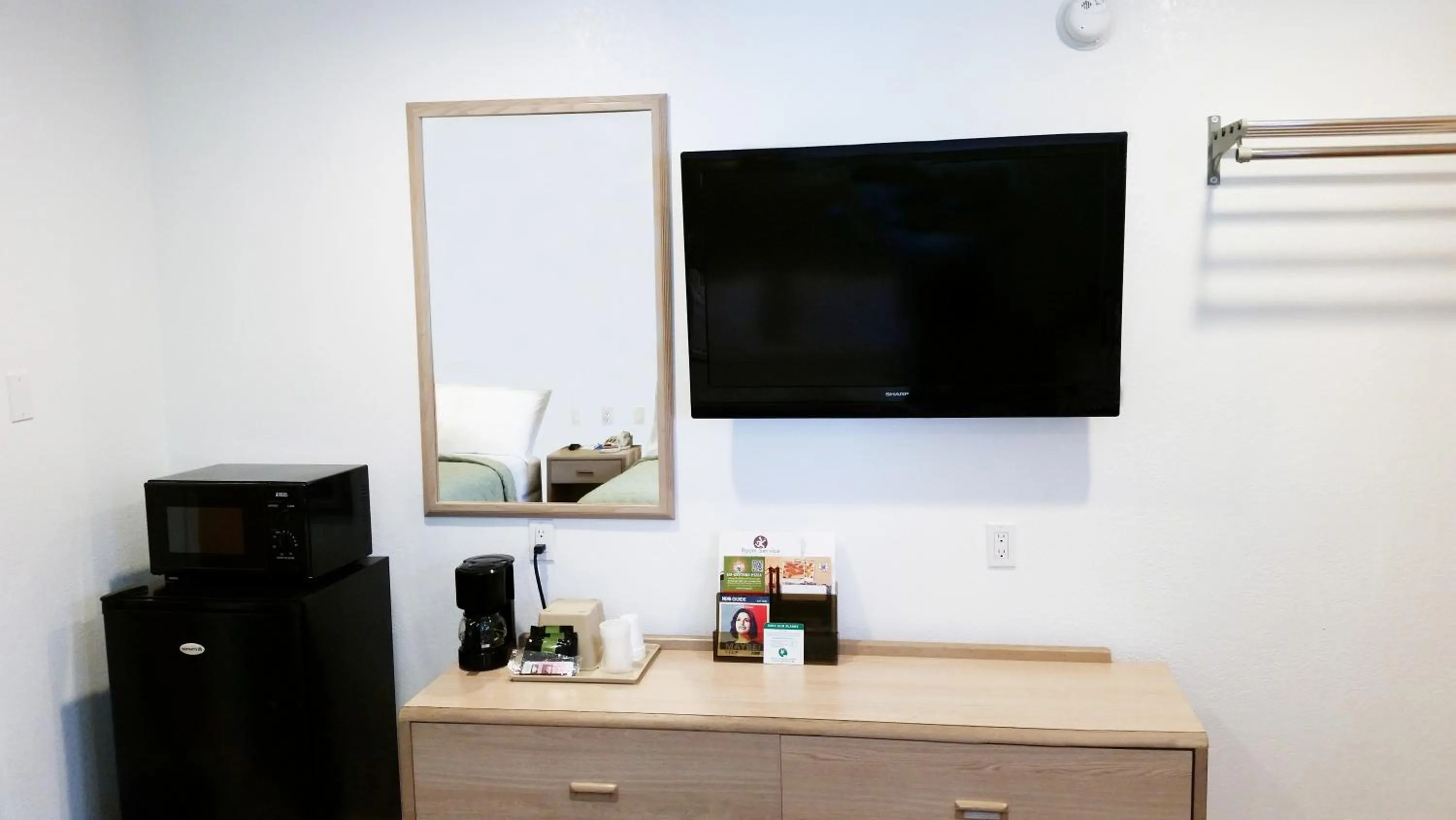 TV and multimedia in Rodeway Inn San Francisco City Center