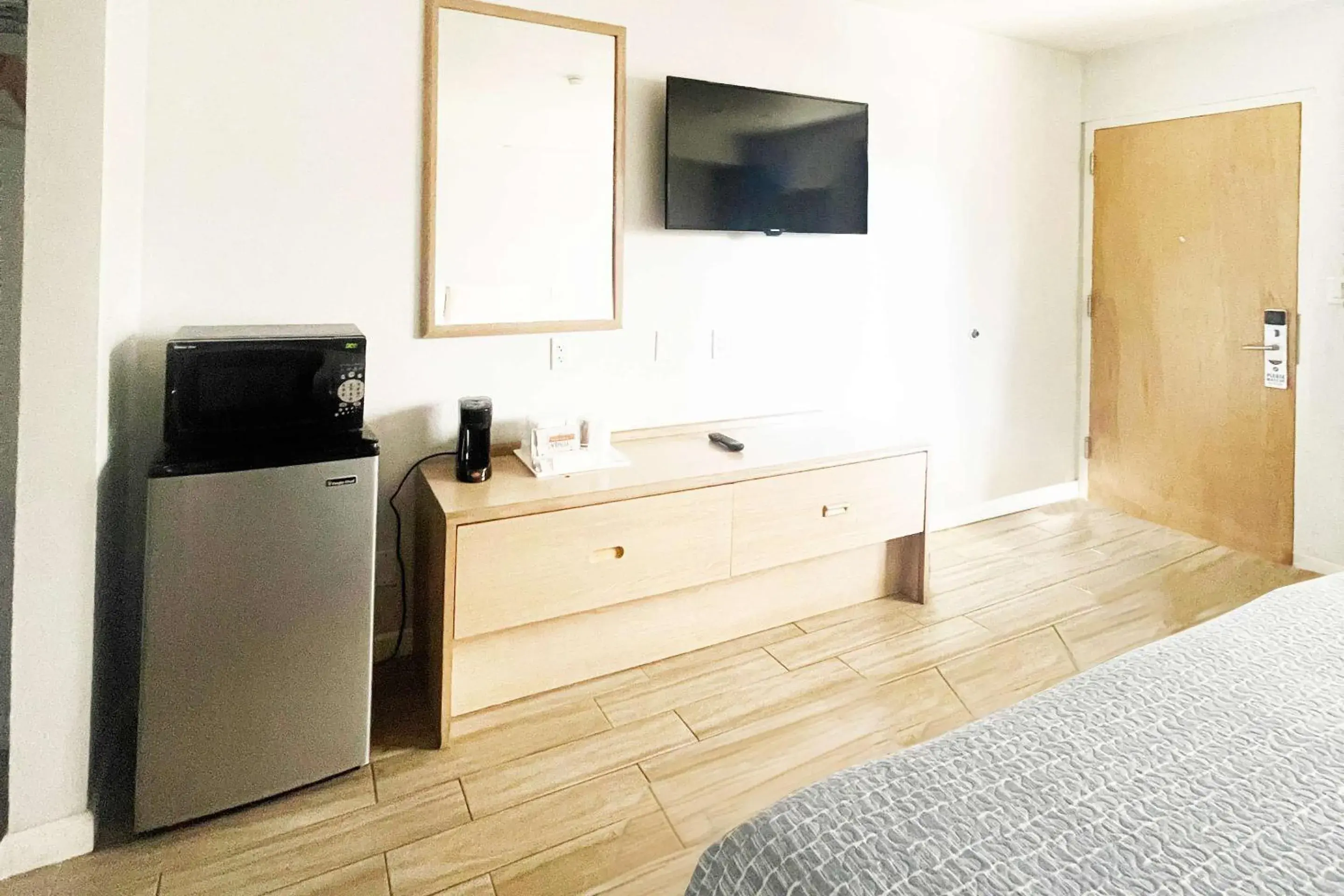 Bedroom, Bed in Rodeway Inn Civic Center Bedroom, Bed in Rodeway Inn Civic Center