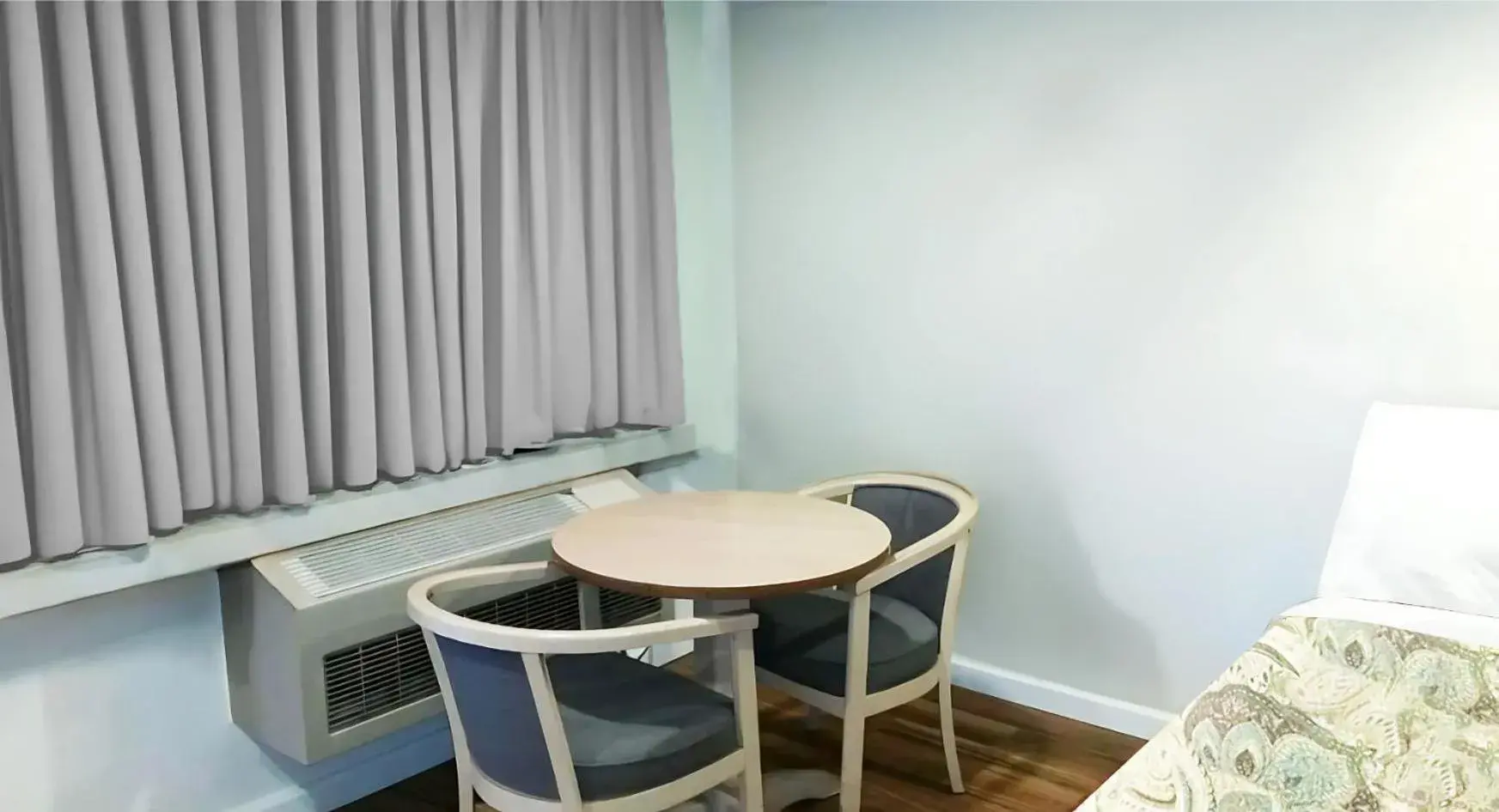 Bed in Rodeway Inn San Francisco City Center Bed in Rodeway Inn San Francisco City Center