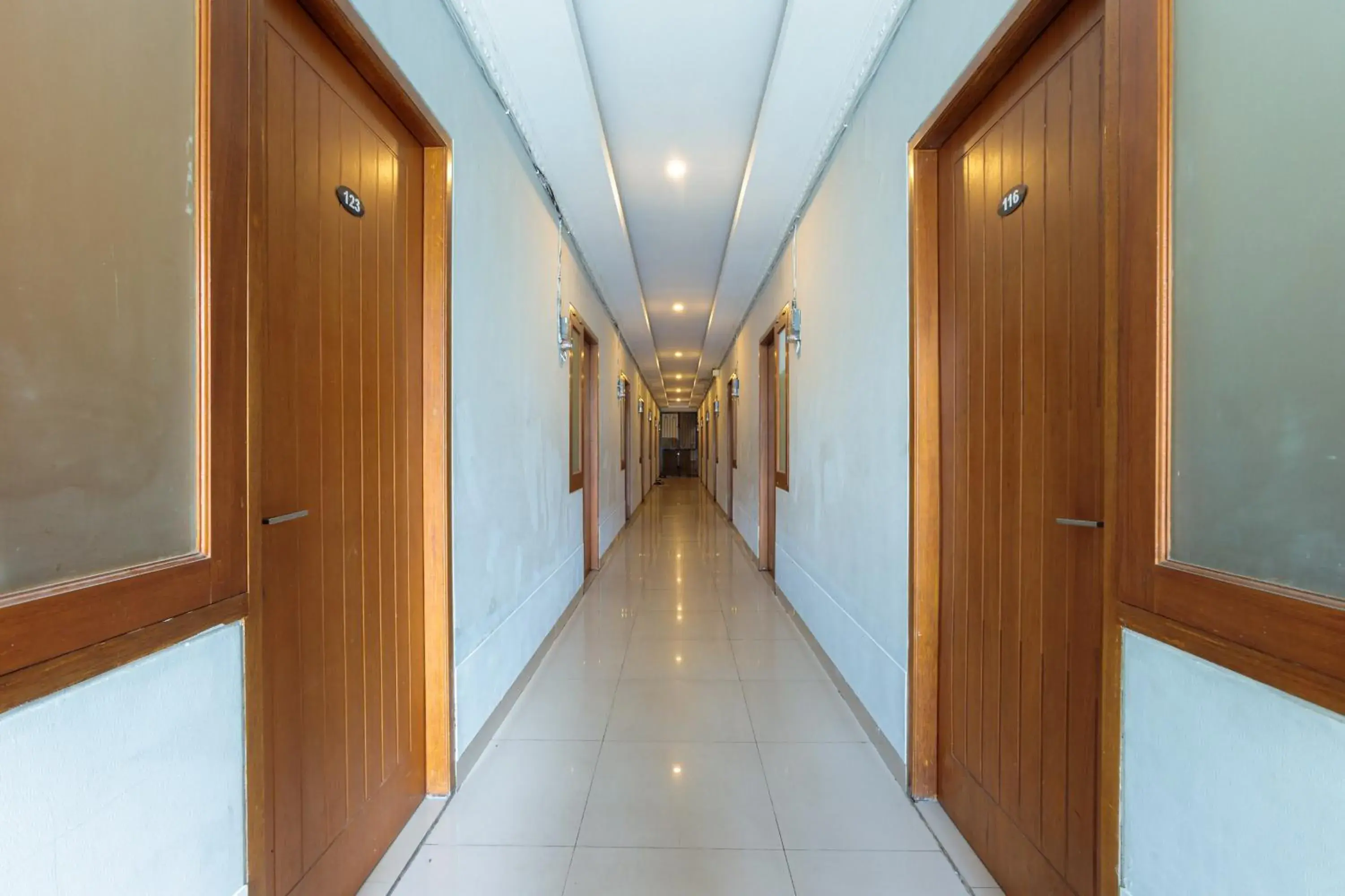 Property building in Dpaseban Jakarta Mitra RedDoorz Property building in Dpaseban Jakarta Mitra RedDoorz