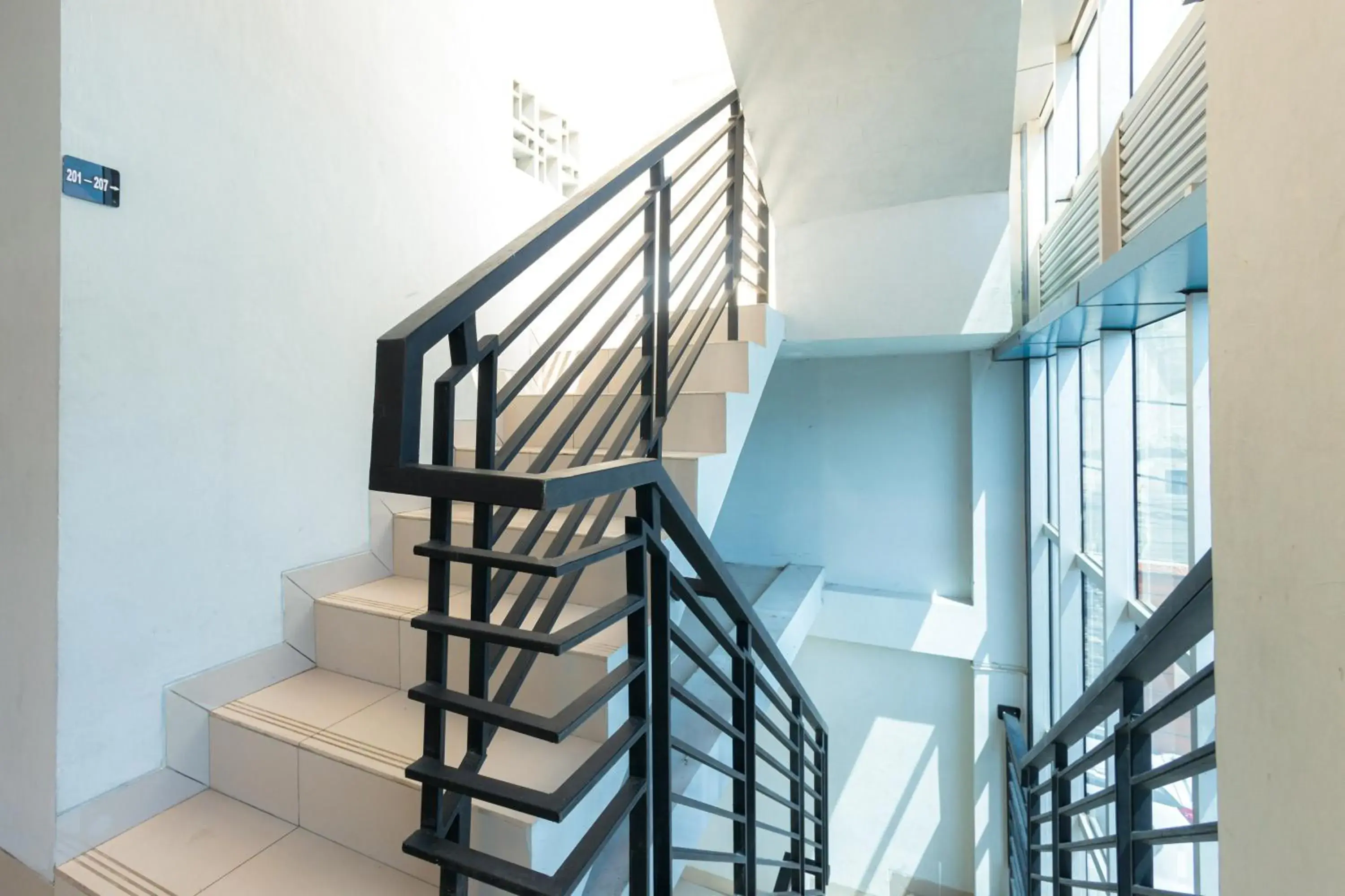 Property building in Dpaseban Jakarta Mitra RedDoorz Property building in Dpaseban Jakarta Mitra RedDoorz