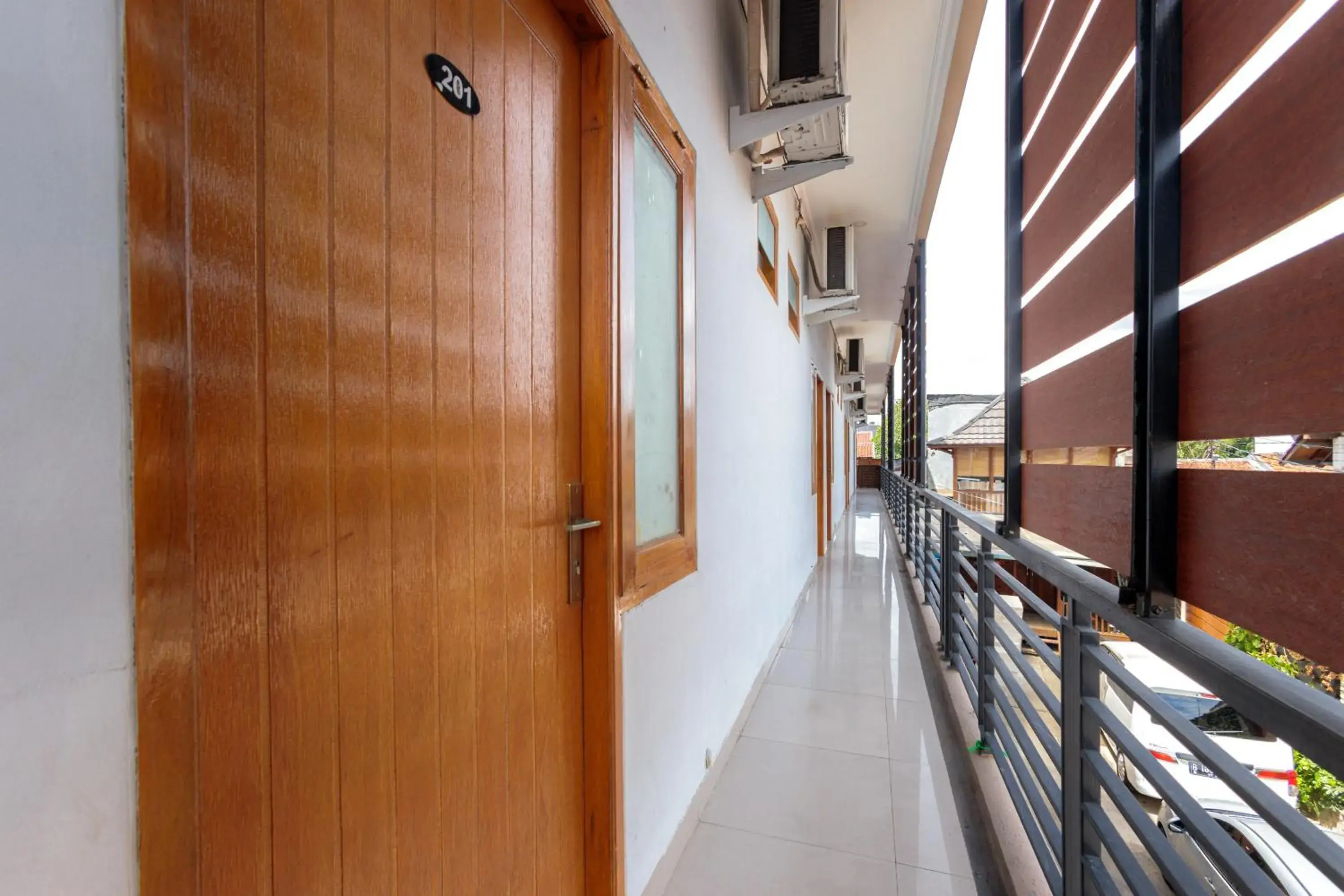 Property building in Dpaseban Jakarta Mitra RedDoorz Property building in Dpaseban Jakarta Mitra RedDoorz