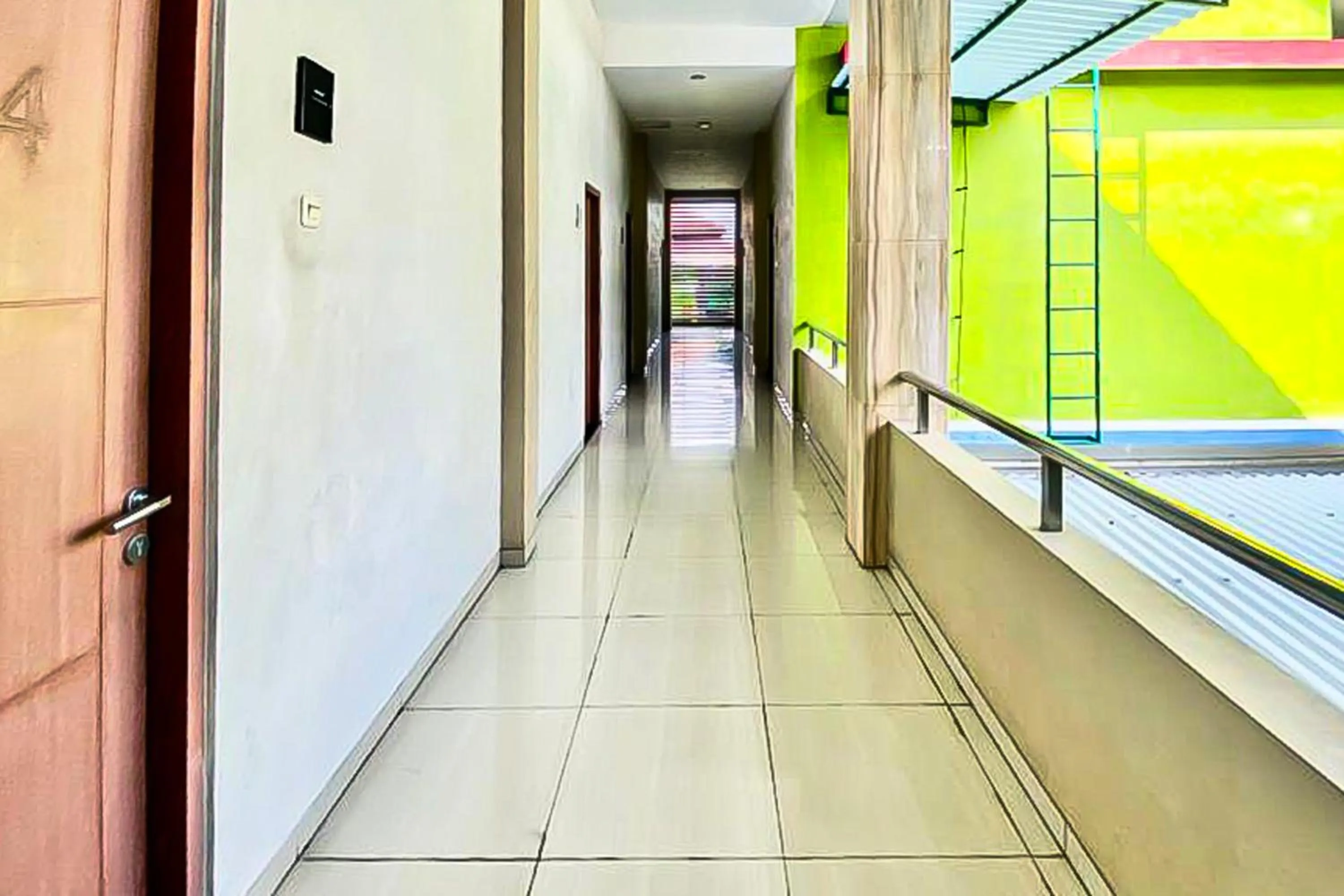 Property building in Mawar Indah Hotel near Stasiun Balapan Solo Mitra RedDoorz