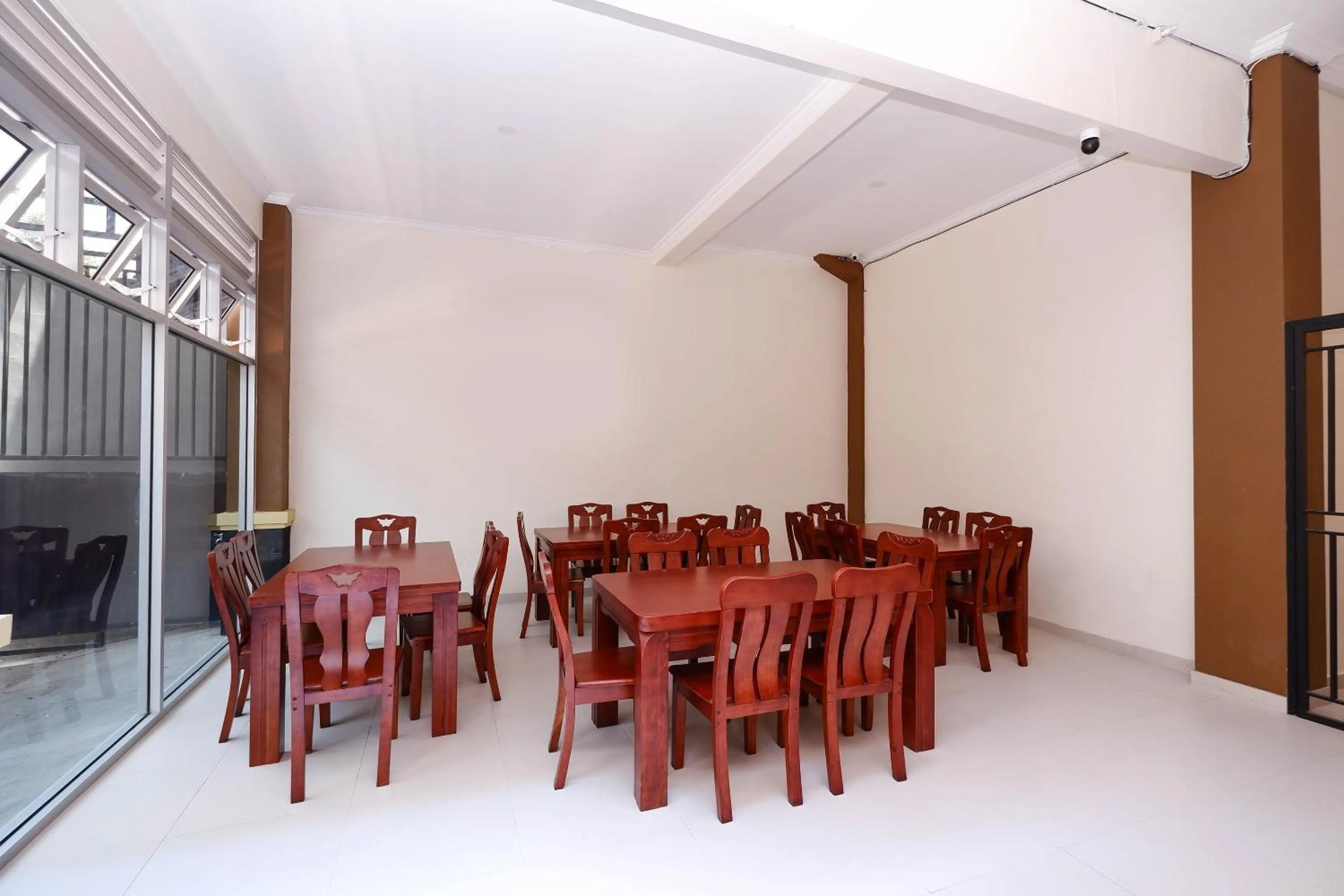 Restaurant/places to eat in Super OYO 1506 Shabrina 2 Syariah