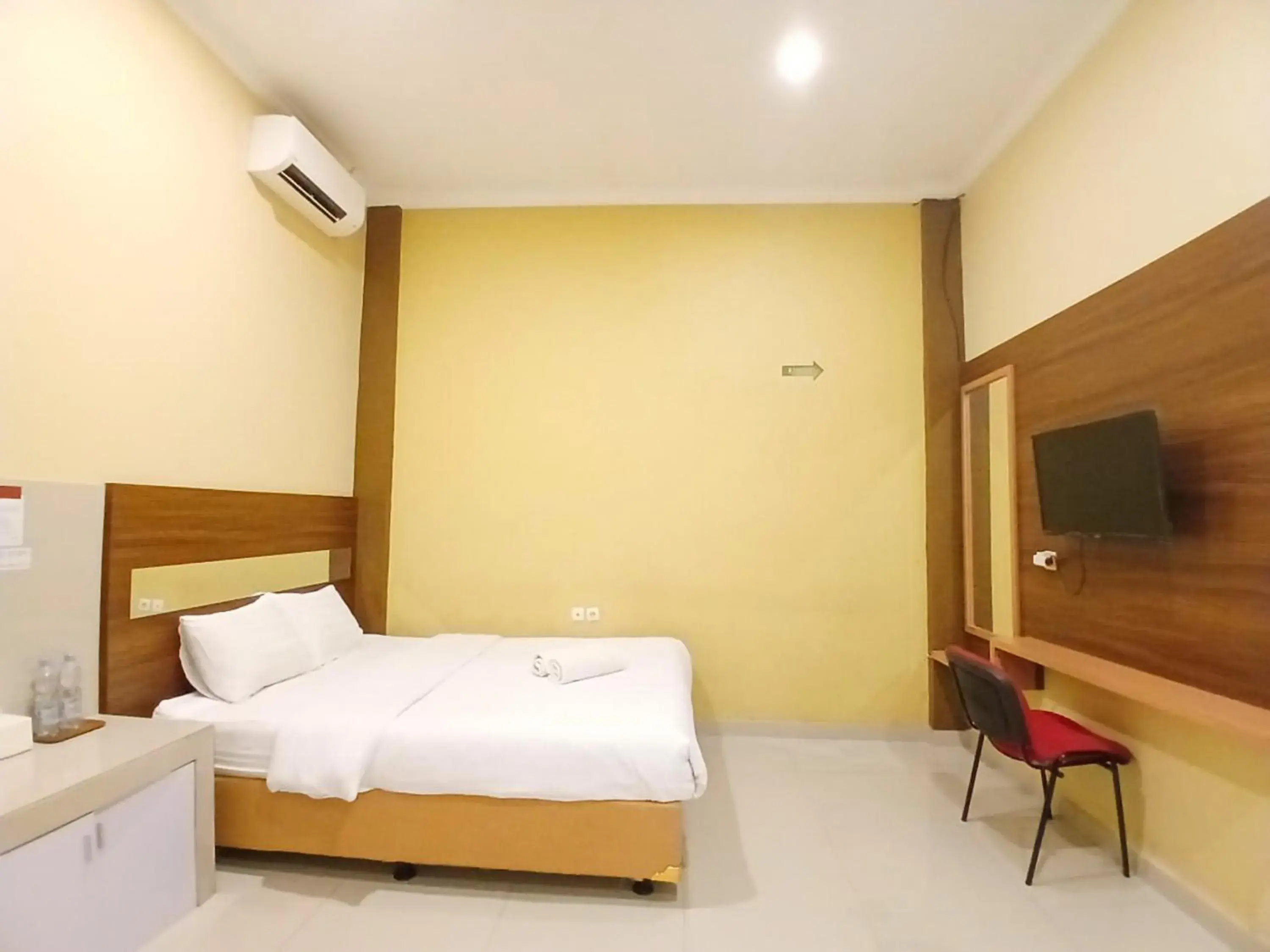 Bedroom, Bed in Shabrina Homestay Syariah Terminal Tirtonadi Solo RedPartner Bedroom, Bed in Shabrina Homestay Syariah Terminal Tirtonadi Solo RedPartner