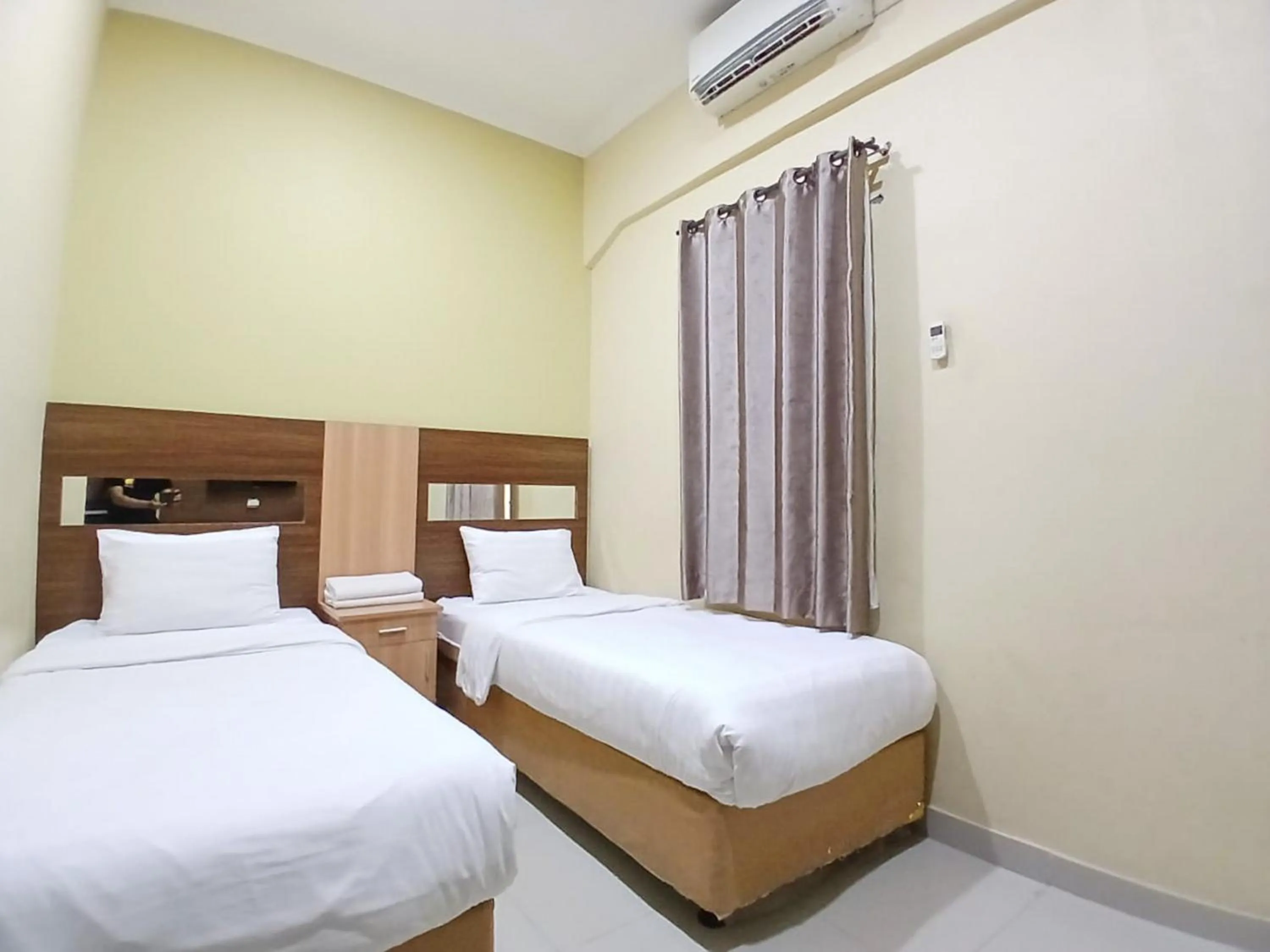 Bedroom, Bed in Shabrina Homestay Syariah Terminal Tirtonadi Solo RedPartner