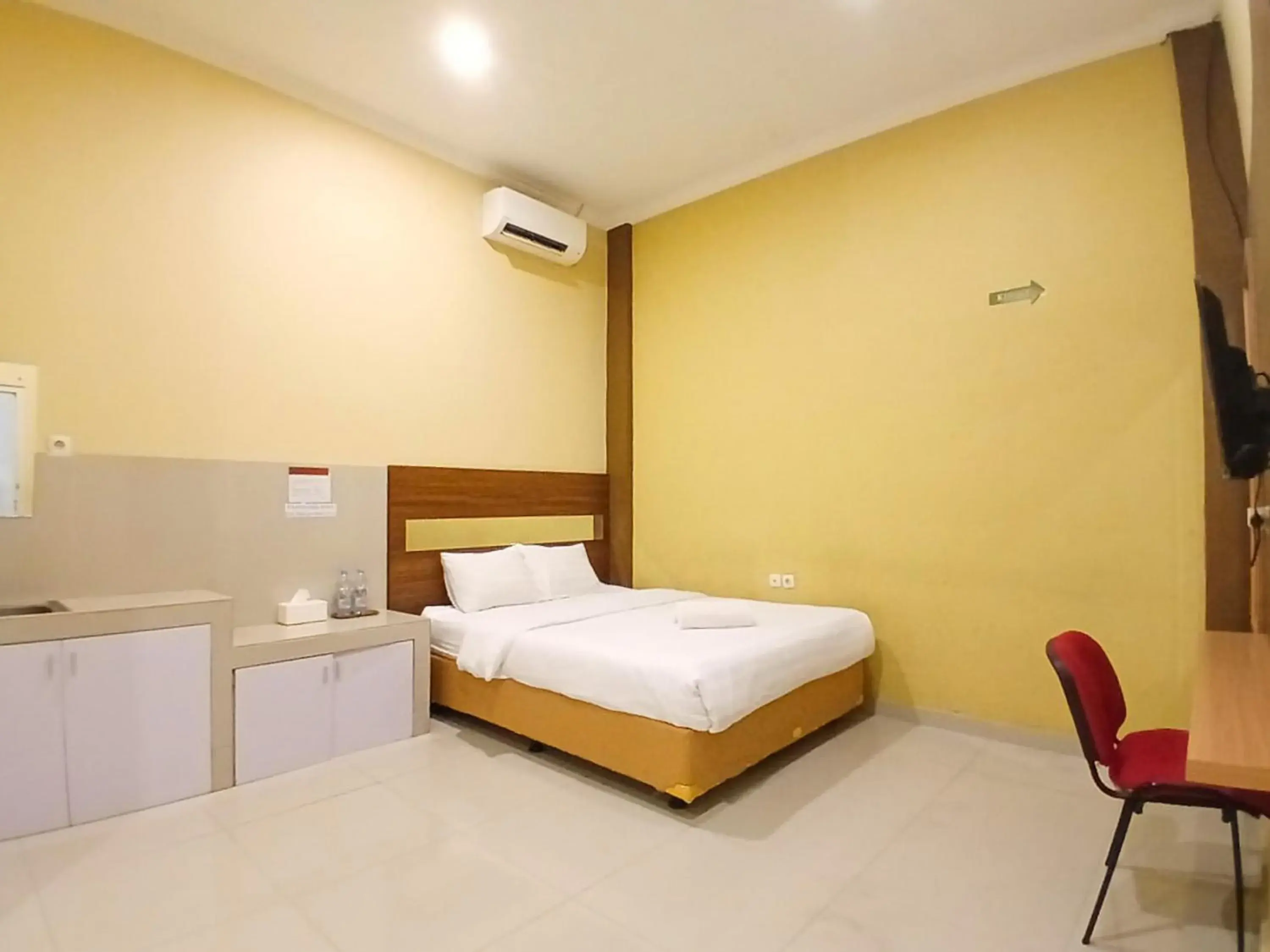 Bedroom, Bed in Shabrina Homestay Syariah Terminal Tirtonadi Solo RedPartner Bedroom, Bed in Shabrina Homestay Syariah Terminal Tirtonadi Solo RedPartner