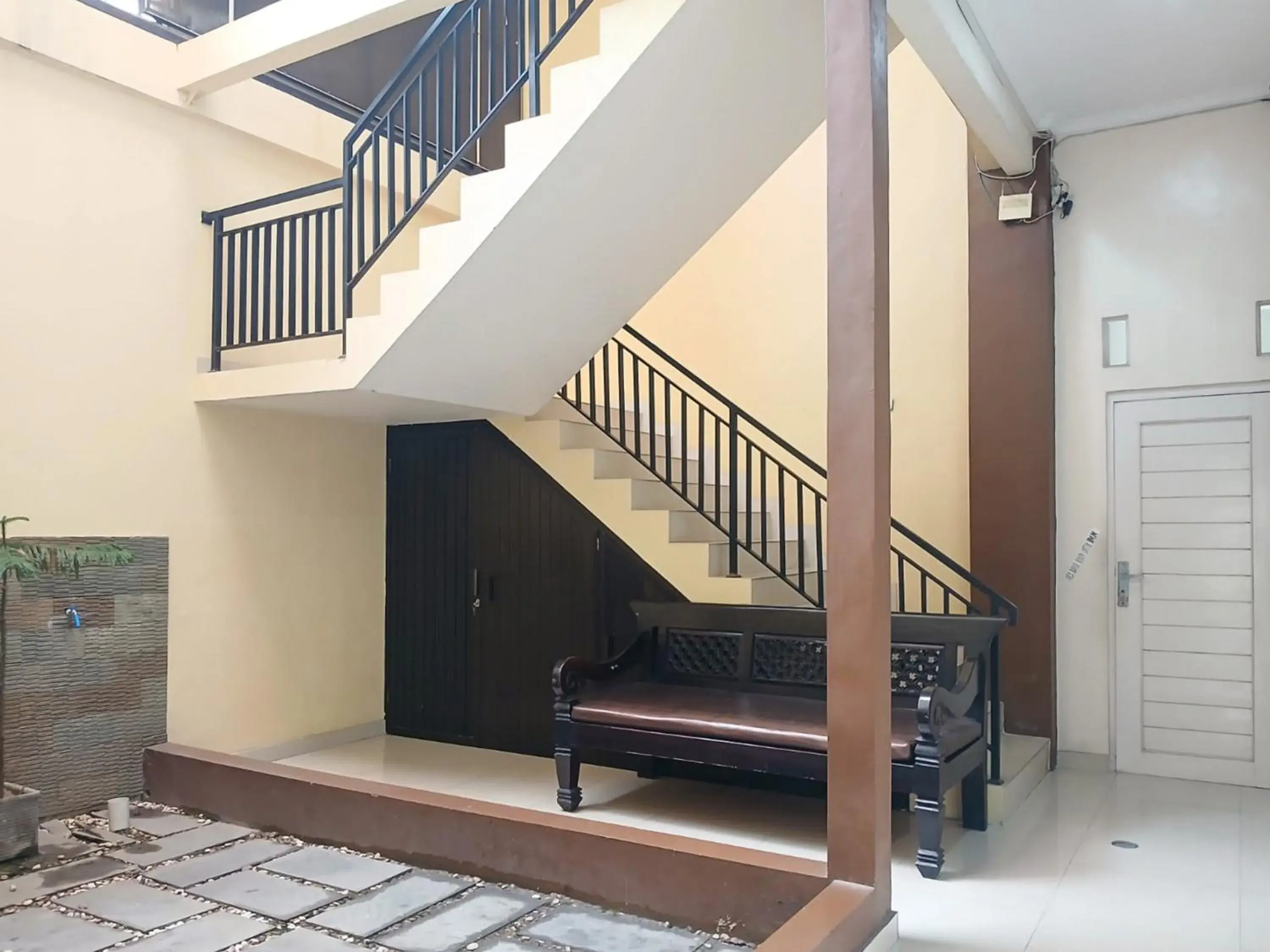 Property building in Shabrina Homestay Syariah Terminal Tirtonadi Solo RedPartner Property building in Shabrina Homestay Syariah Terminal Tirtonadi Solo RedPartner