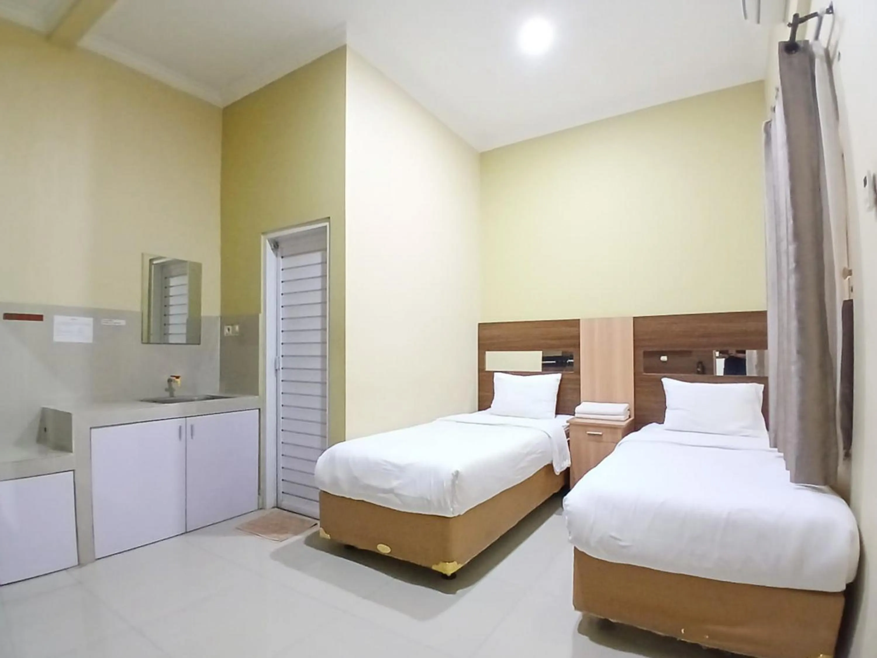 Bedroom, Bed in Shabrina Homestay Syariah Terminal Tirtonadi Solo RedPartner