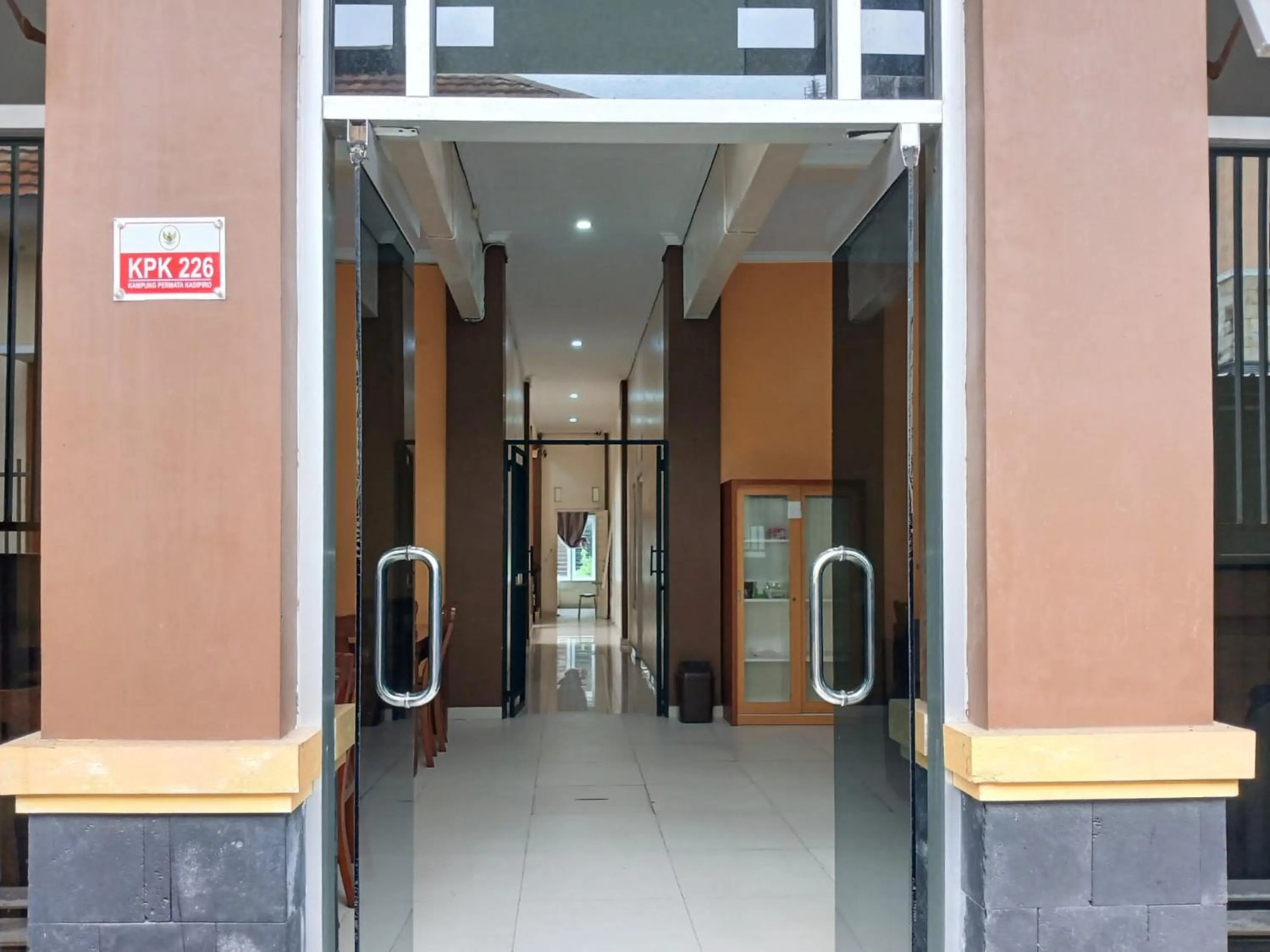 Facade/entrance in Shabrina Homestay Syariah Terminal Tirtonadi Solo RedPartner