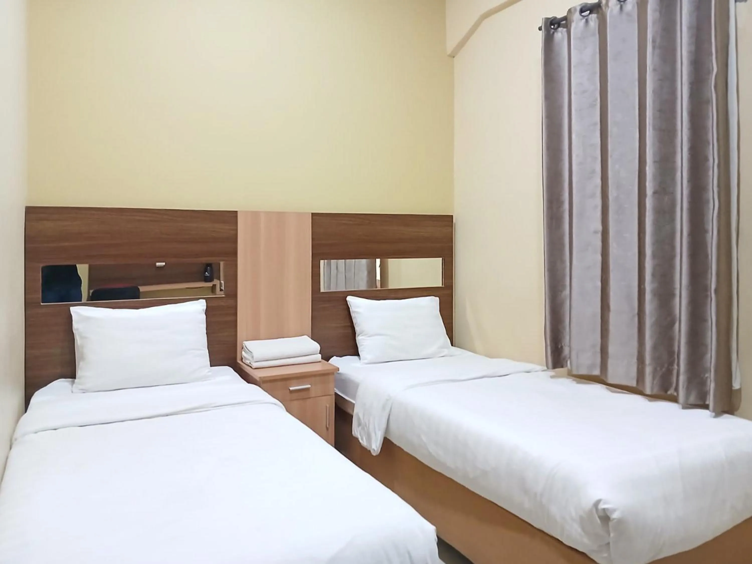 Bedroom, Bed in Shabrina Homestay Syariah Terminal Tirtonadi Solo RedPartner