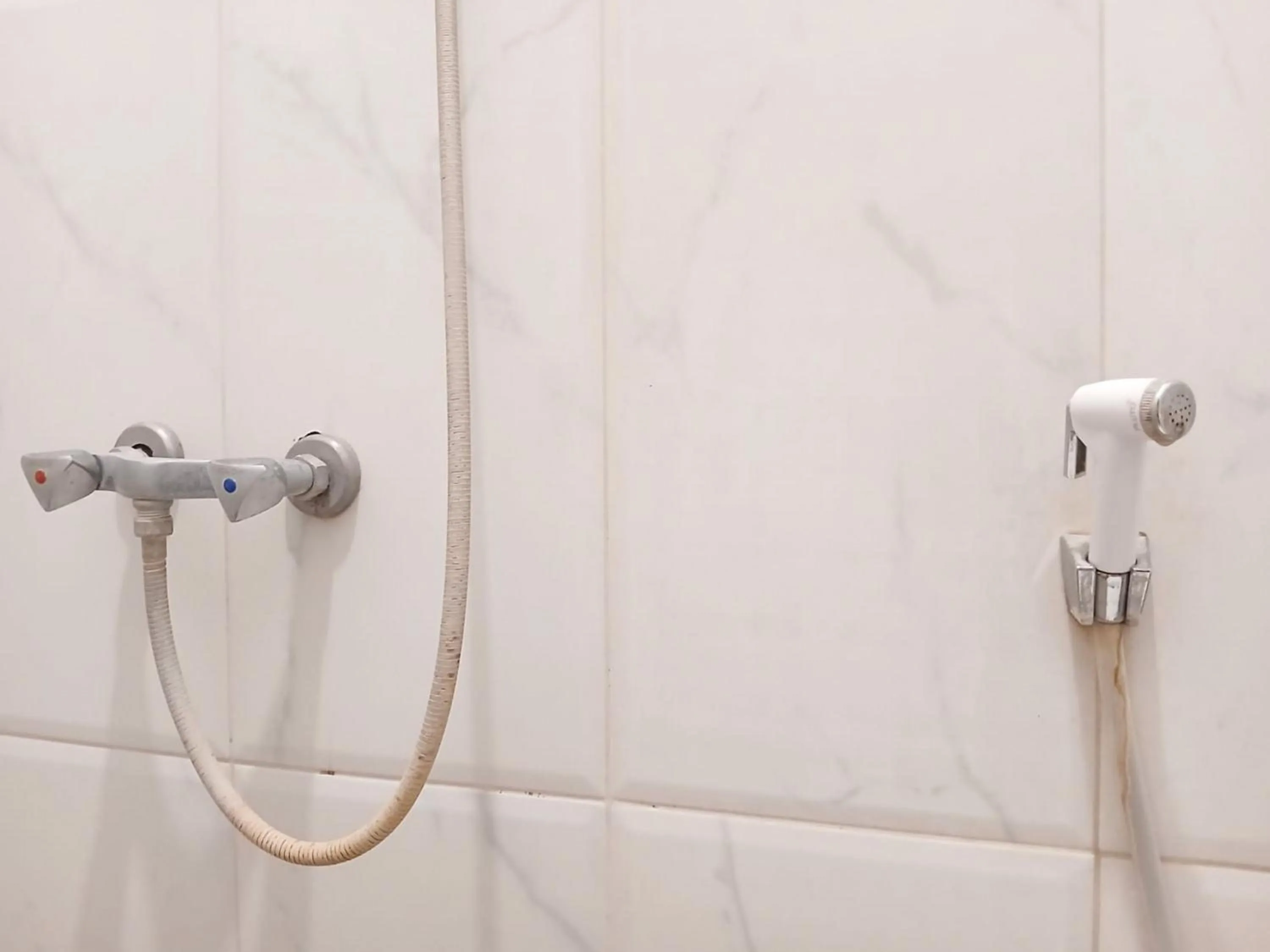 Bathroom in Shabrina Homestay Syariah Terminal Tirtonadi Solo RedPartner