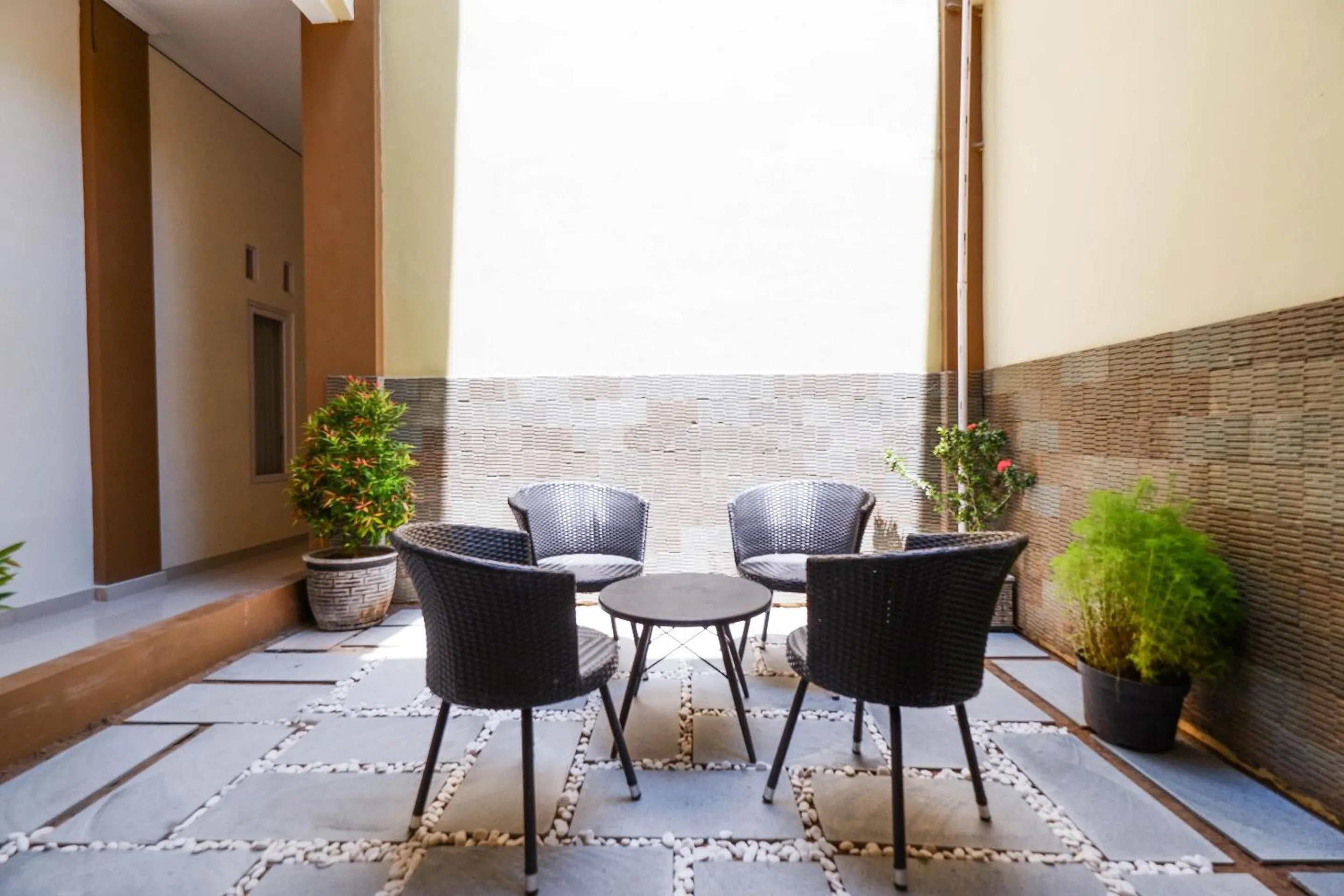 Lobby or reception in Super OYO 1506 Shabrina 2 Syariah