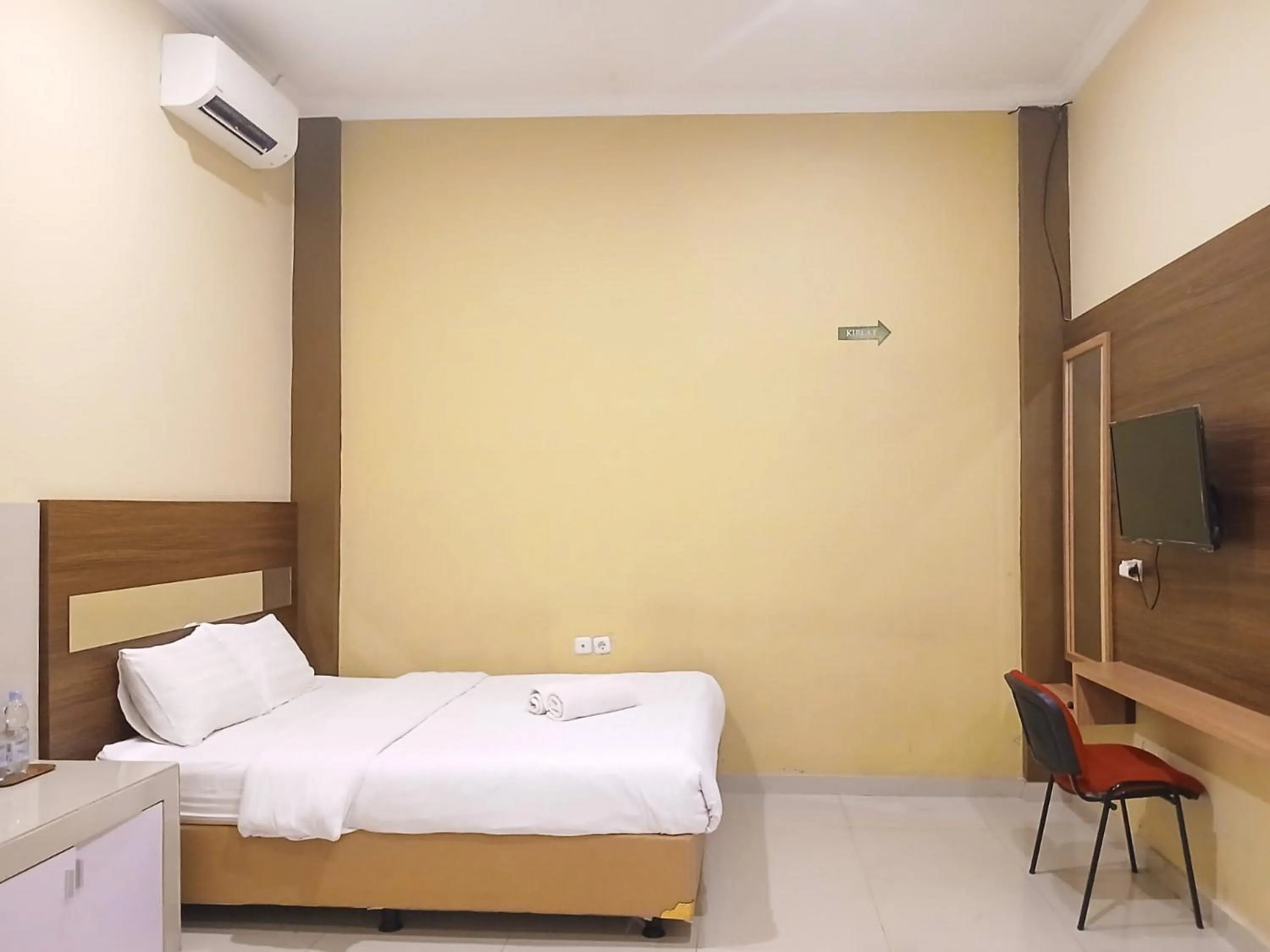 Bedroom, Bed in Shabrina Homestay Syariah Terminal Tirtonadi Solo RedPartner