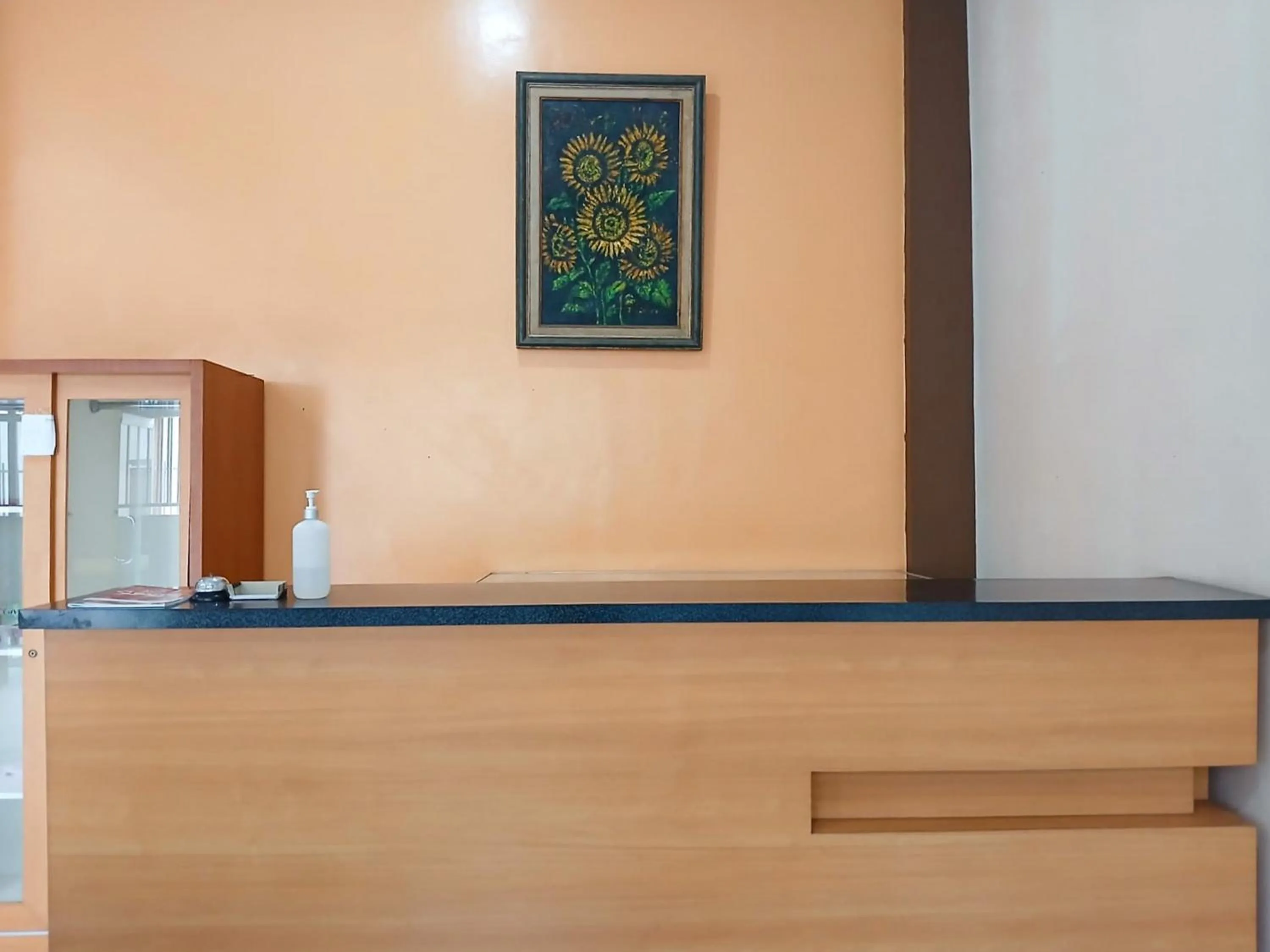 Lobby or reception in Shabrina Homestay Syariah Terminal Tirtonadi Solo RedPartner