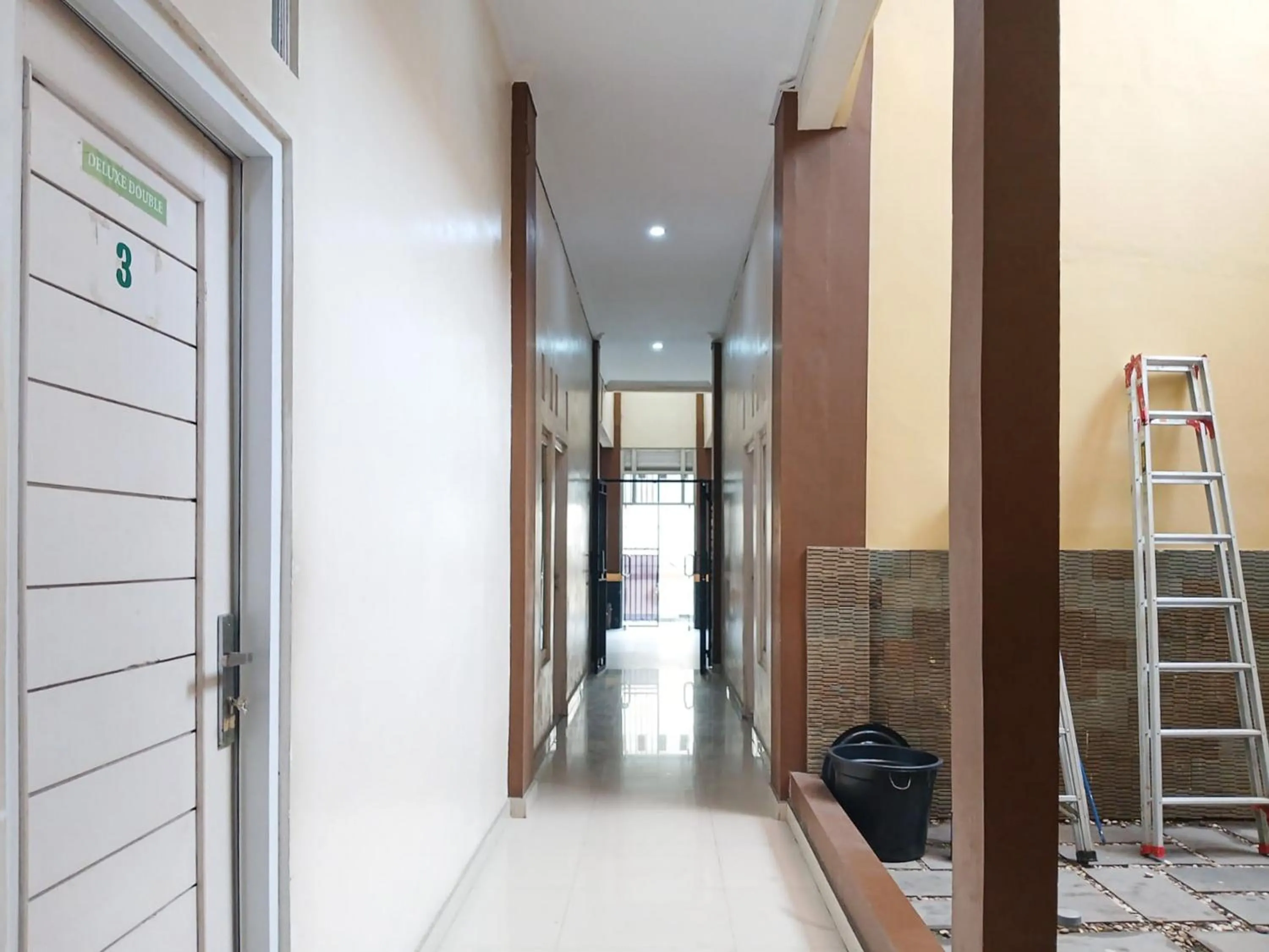 Property building in Shabrina Homestay Syariah Terminal Tirtonadi Solo RedPartner