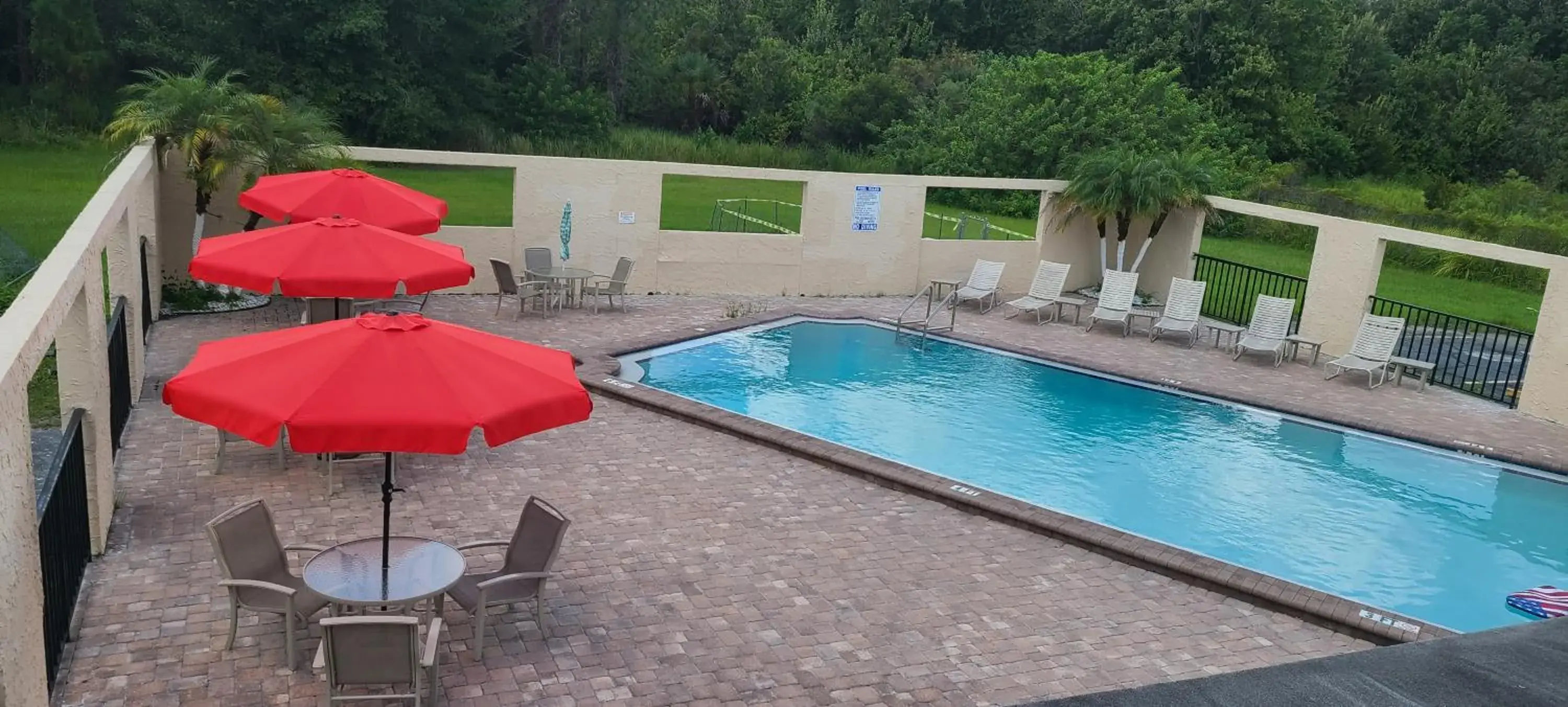 Swimming Pool in Shining Light Inn & Suites