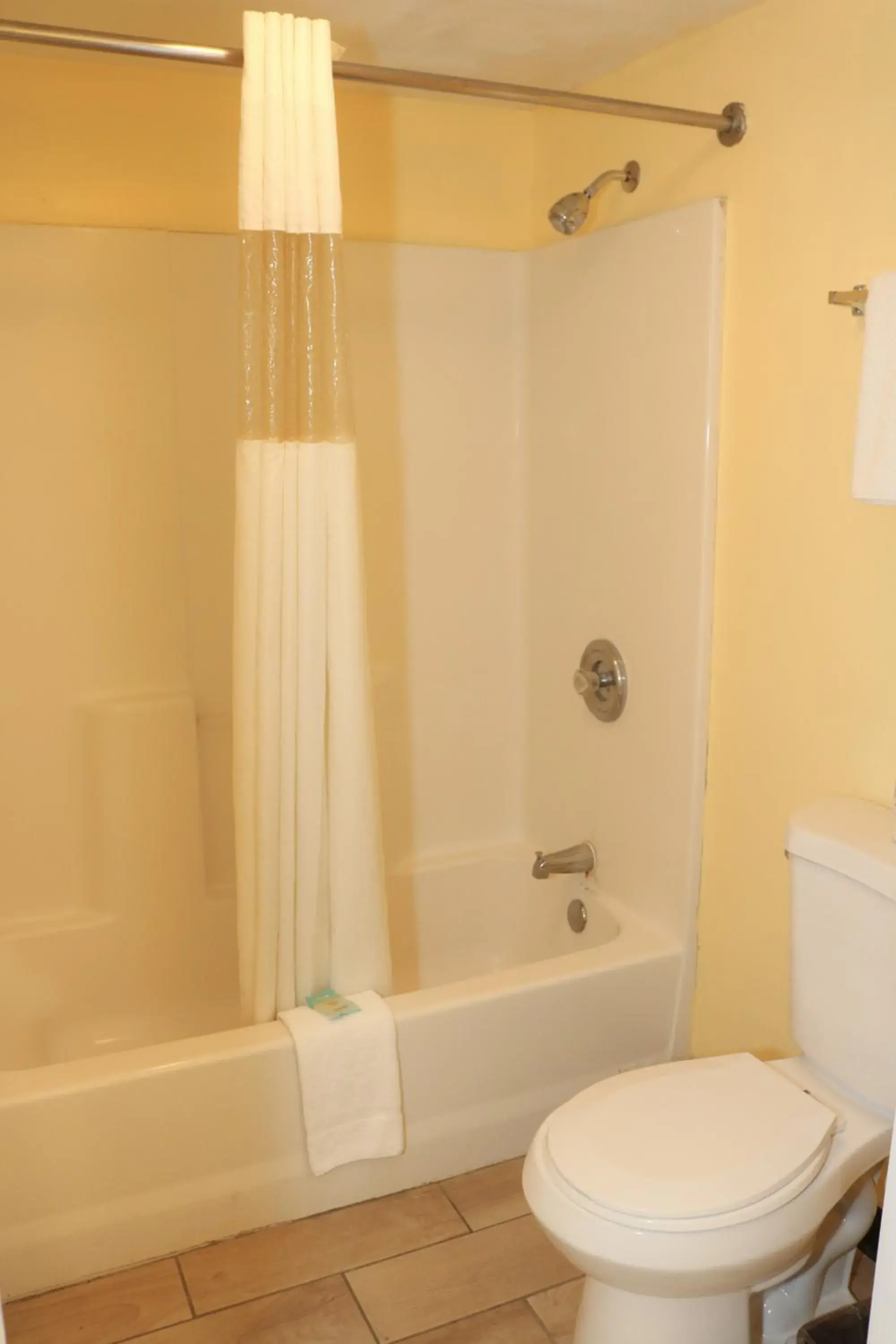 Bathroom in Shining Light Inn & Suites