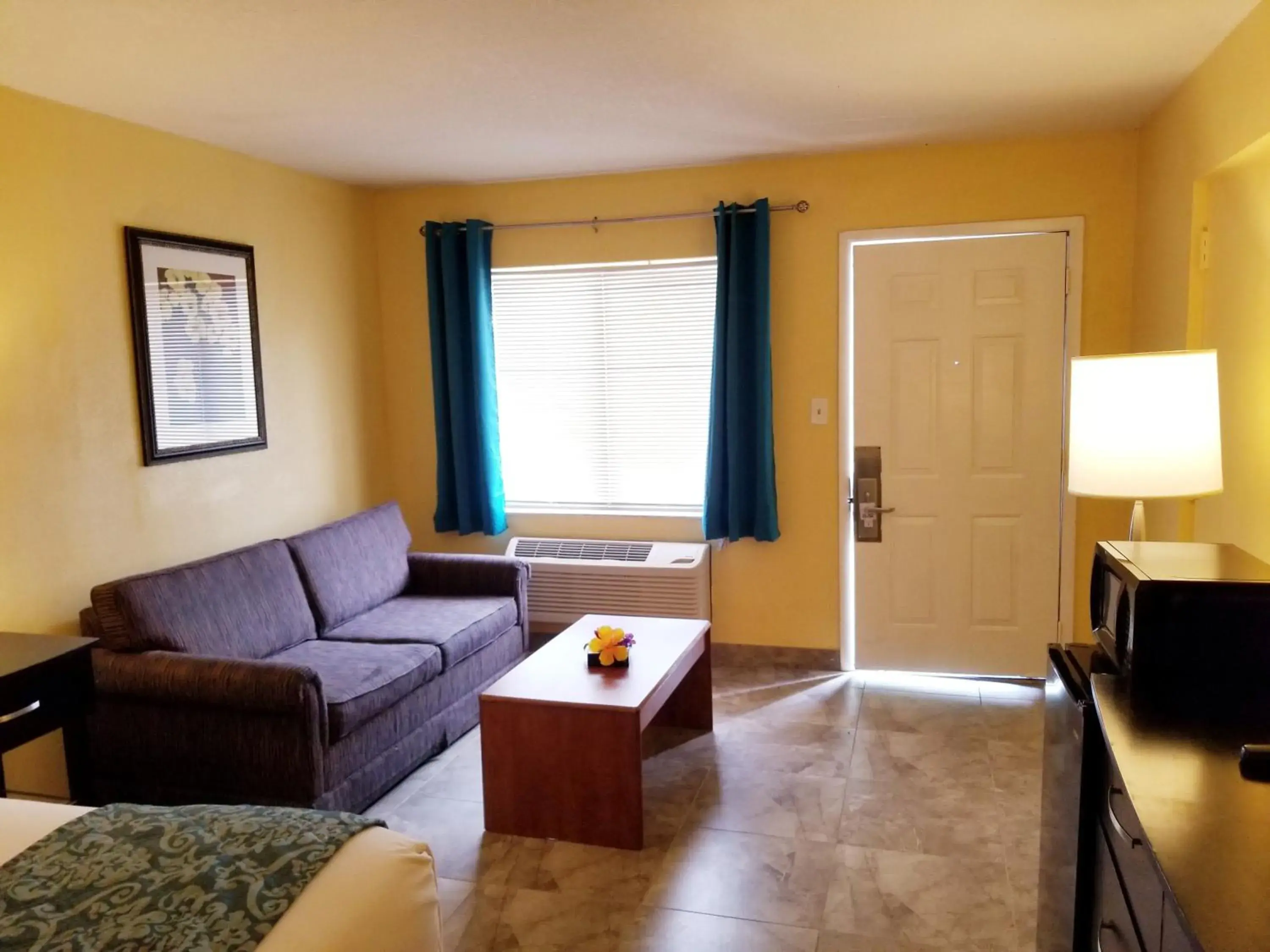 Bedroom, Seating Area in Shining Light Inn & Suites