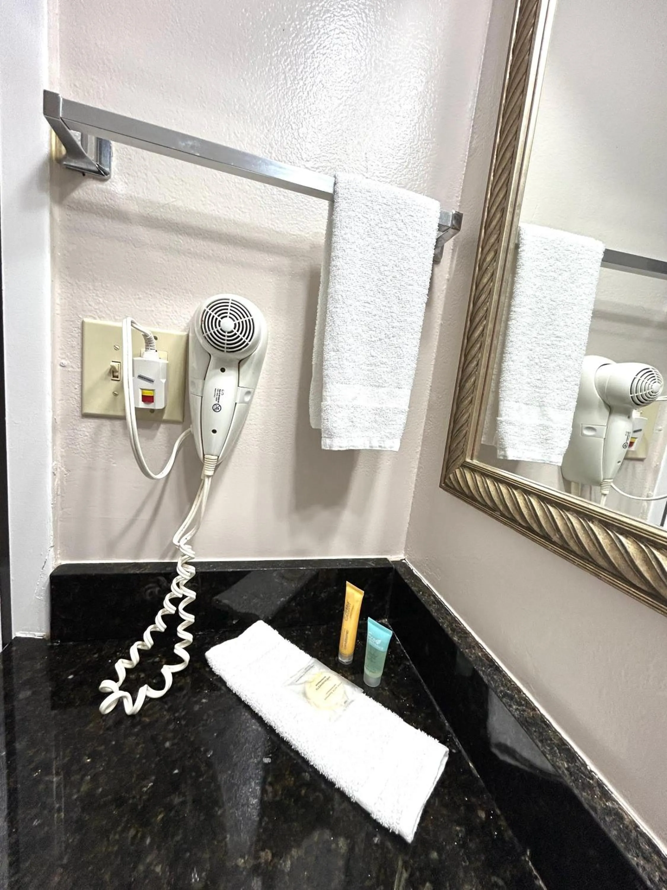 Shining Light Inn & Suites