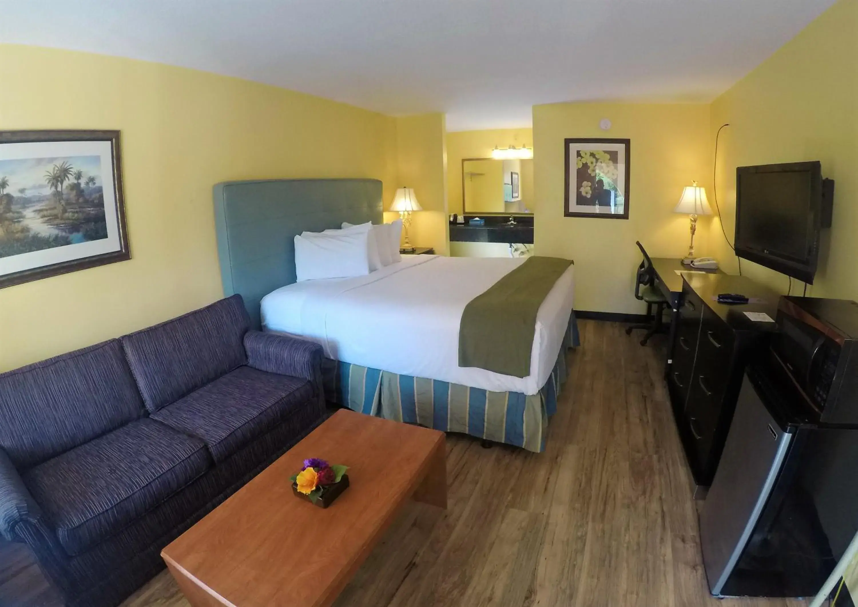 Photo of the whole room in Shining Light Inn & Suites