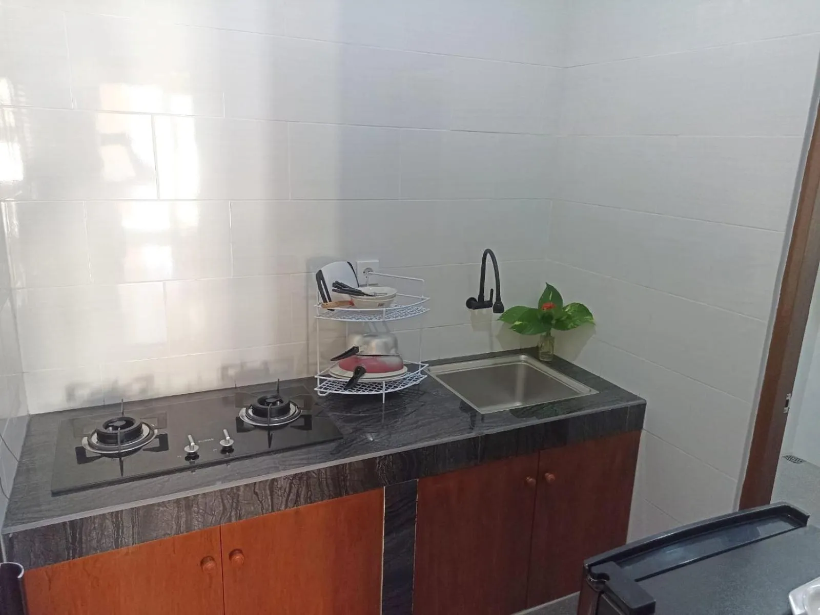 Kitchen or kitchenette in Manda Homestay