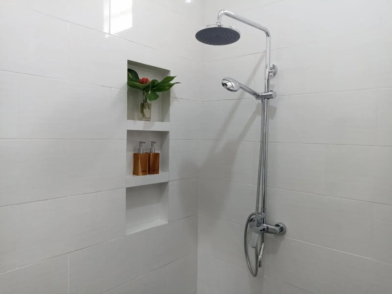 Shower in Manda Homestay