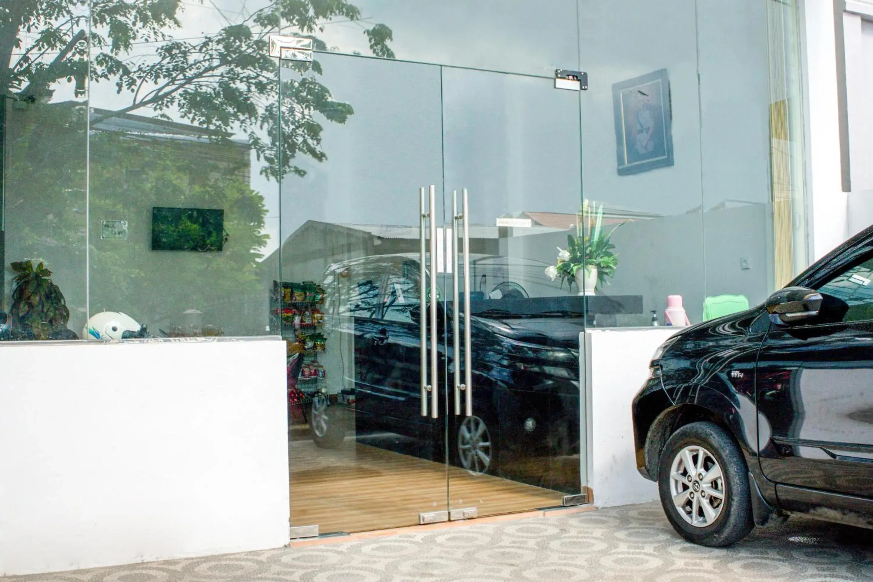 Facade/entrance in Hotel O Papakoel Facade/entrance in Hotel O Papakoel