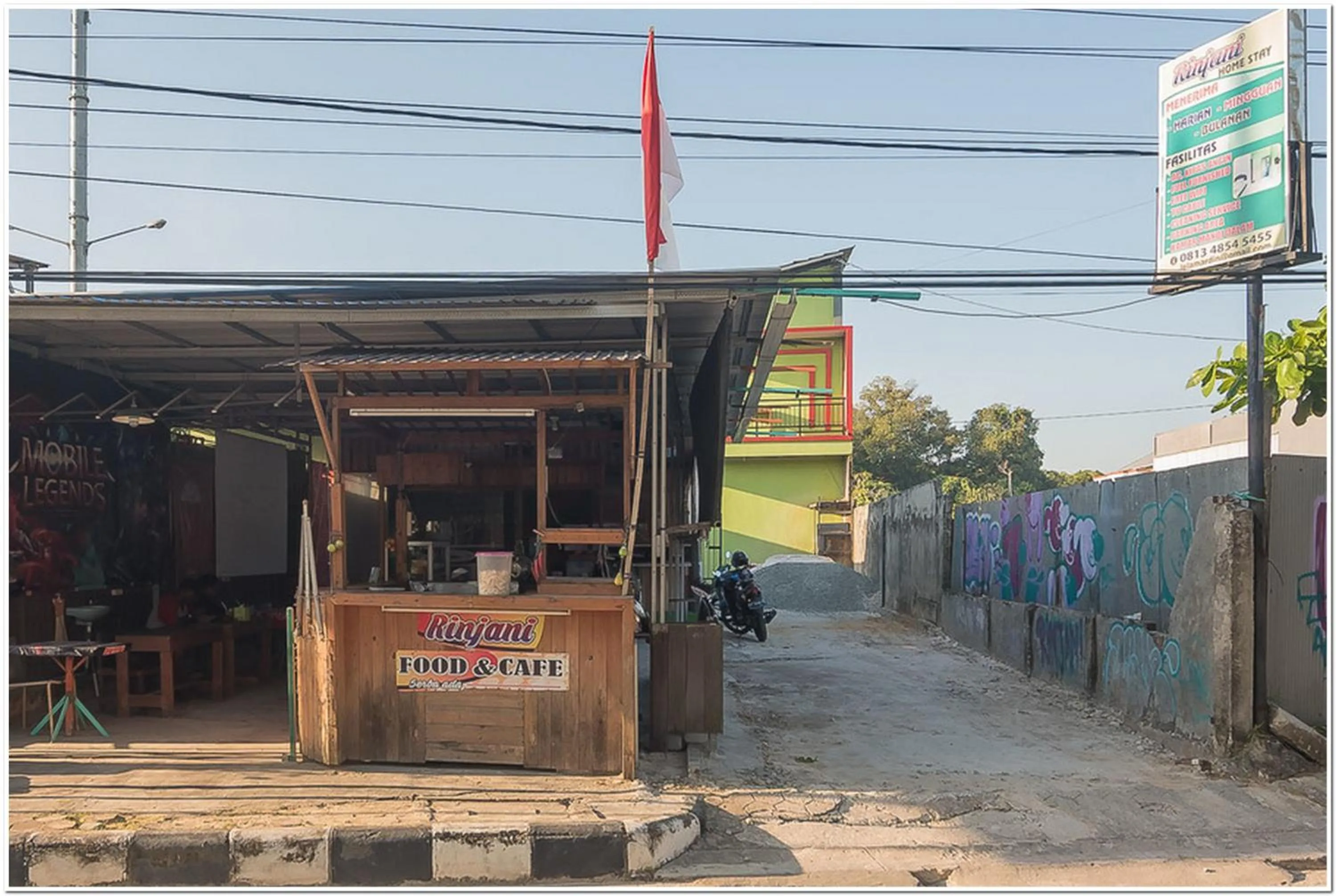 Facade/entrance in RedDoorz near Lapangan Tenis Balikpapan