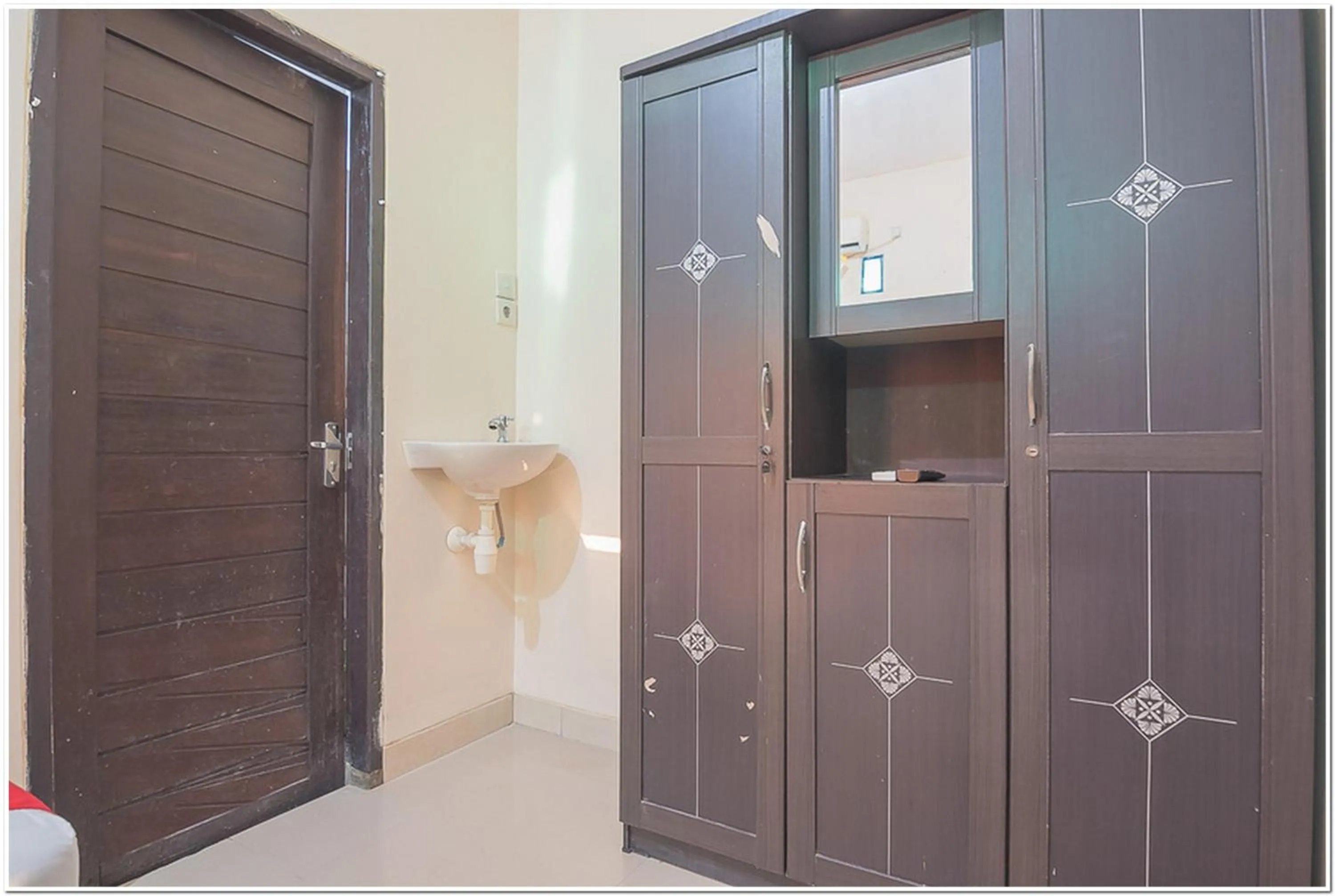 Bedroom in RedDoorz near Lapangan Tenis Balikpapan