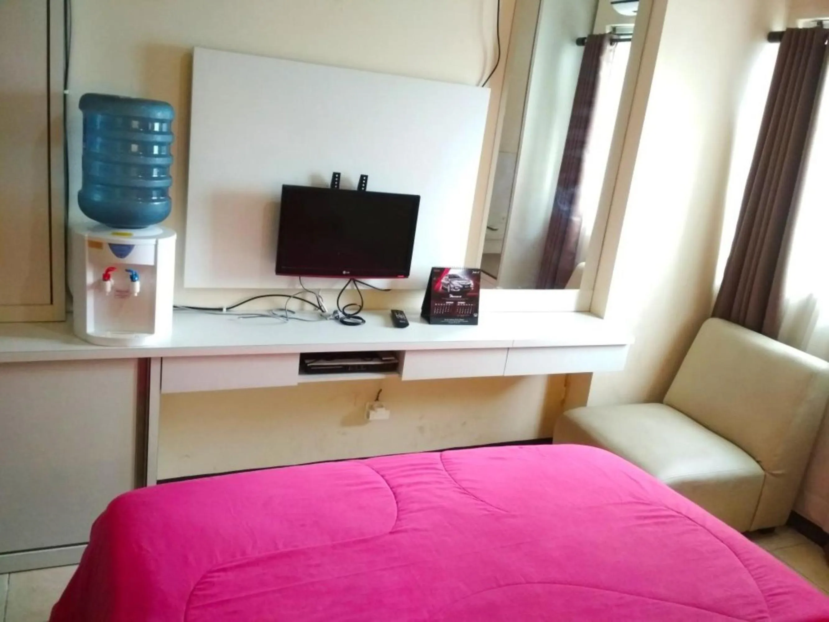 Bedroom, Bed in The Suites Metro by Faris Property