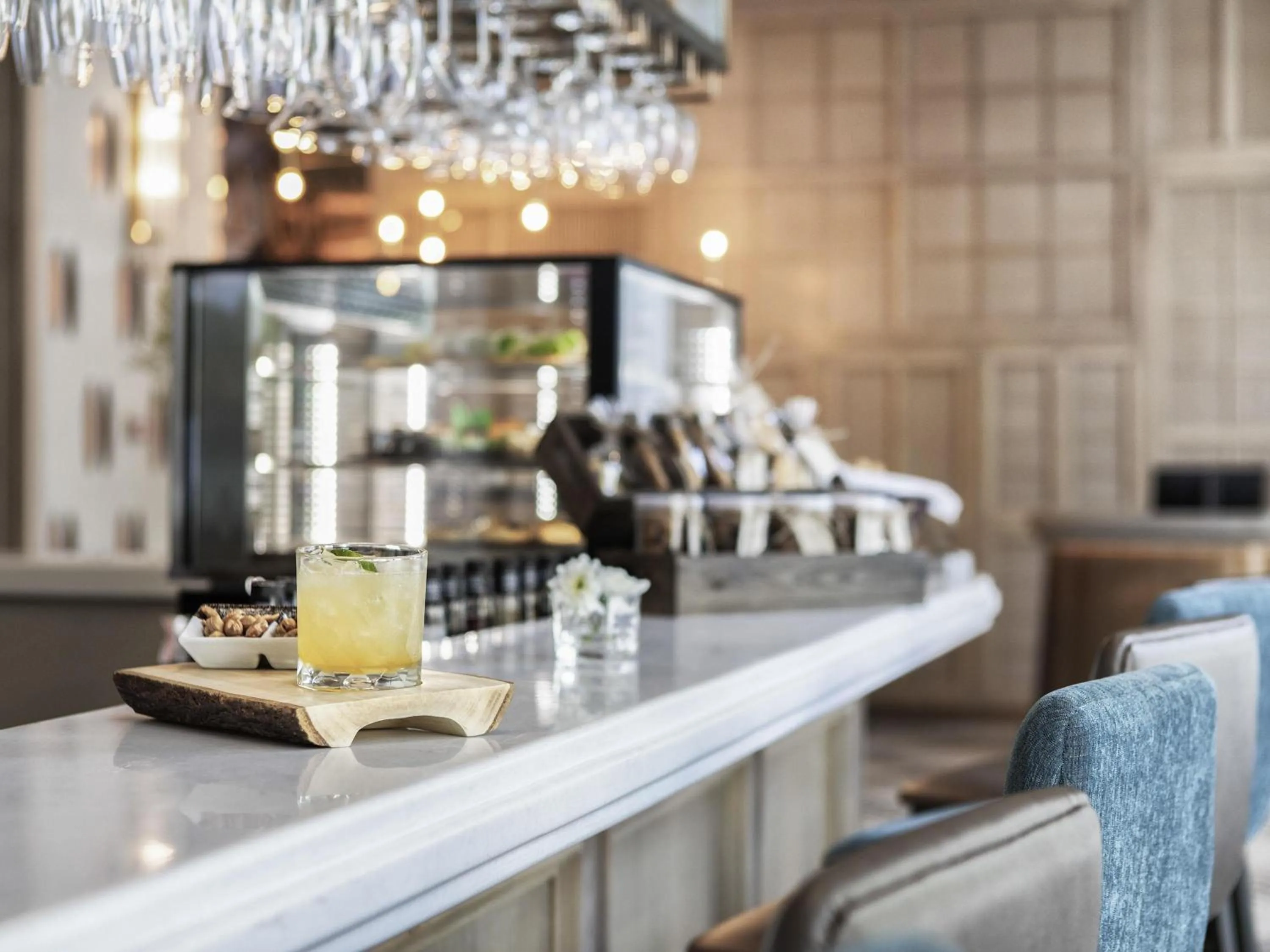 Lounge or bar in ibis Bangkok Sukhumvit 24