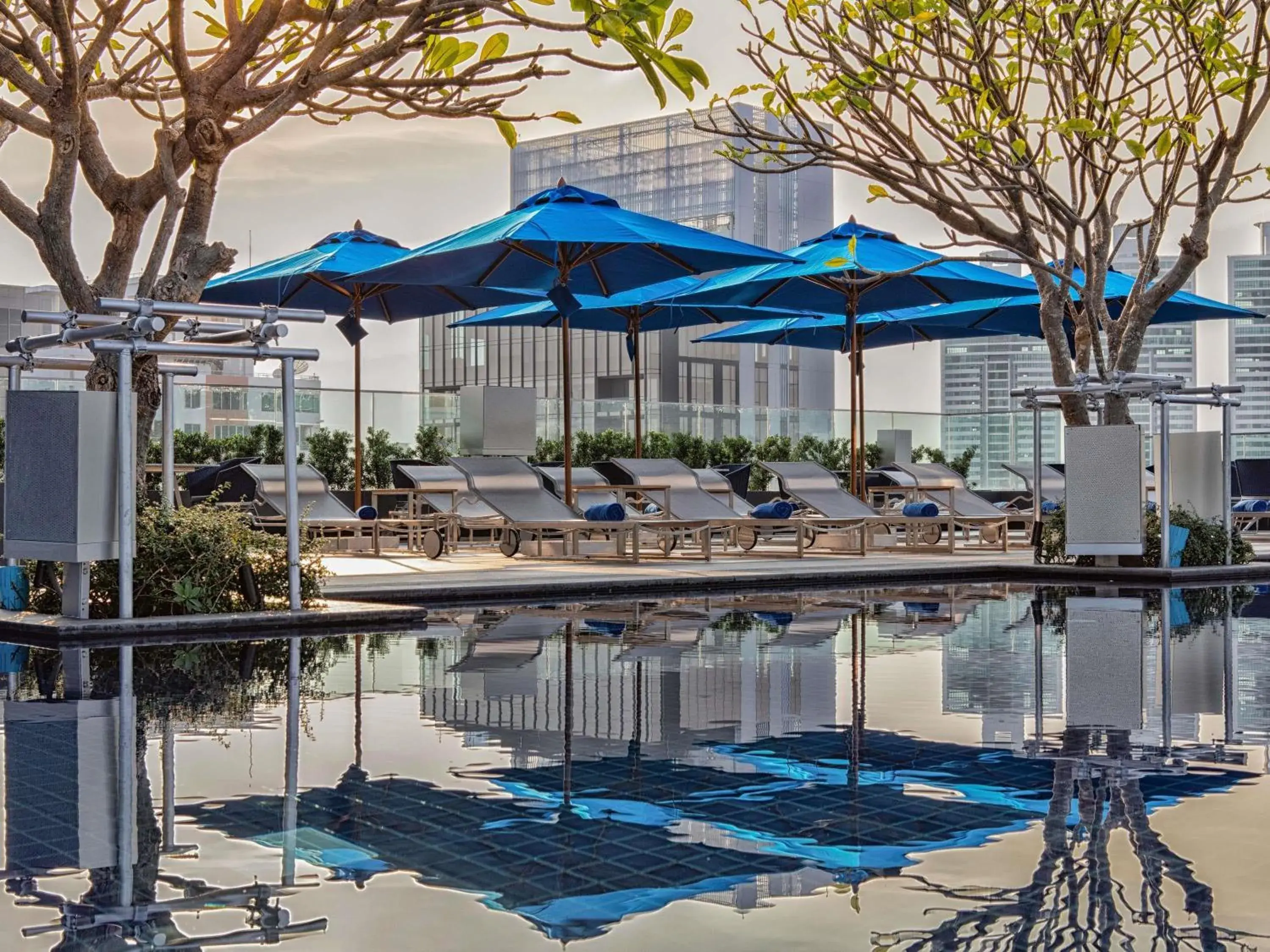 Pool view in Mercure Bangkok Sukhumvit 24 Pool view in Mercure Bangkok Sukhumvit 24