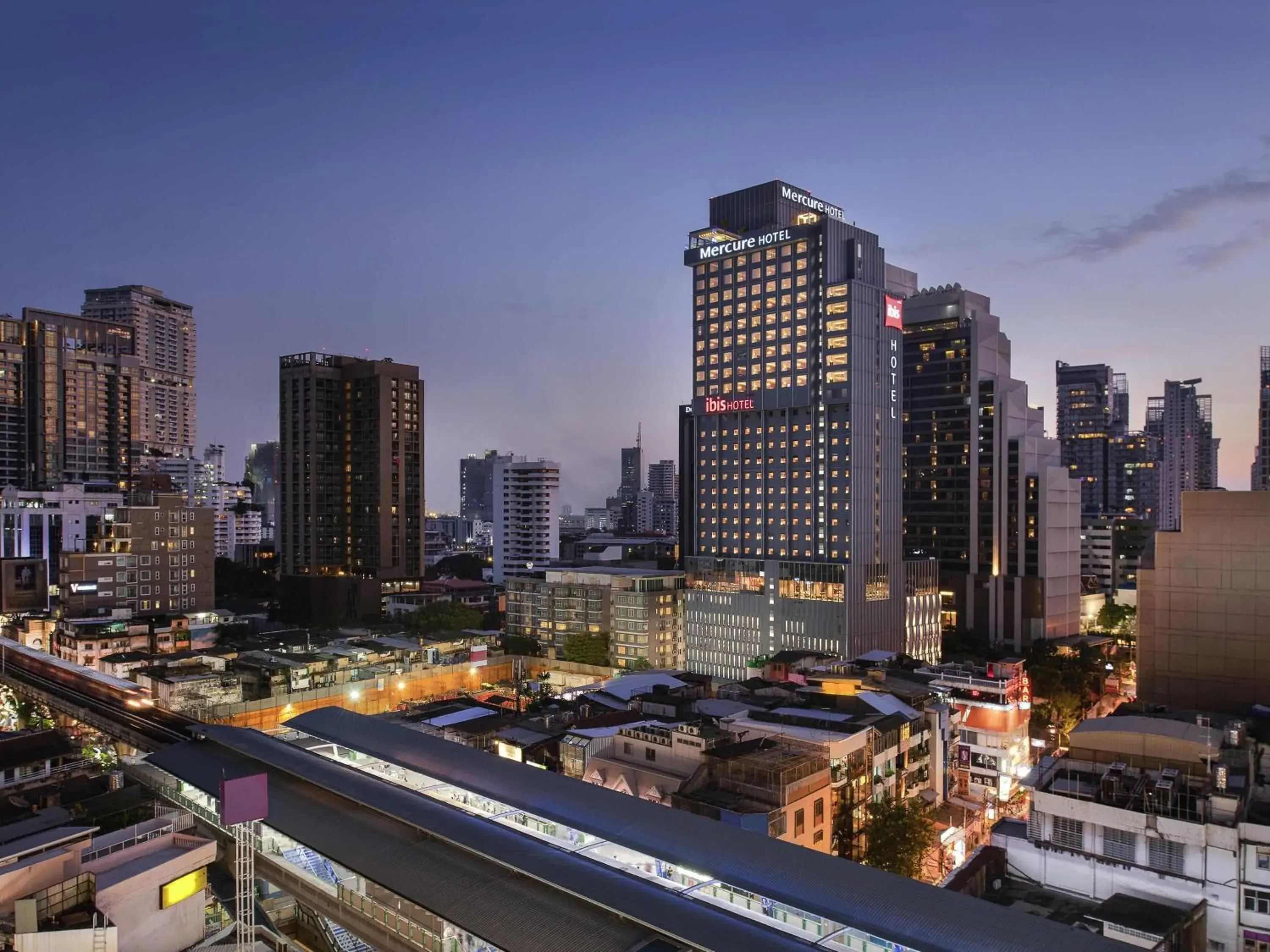 Property building in Mercure Bangkok Sukhumvit 24 Property building in Mercure Bangkok Sukhumvit 24