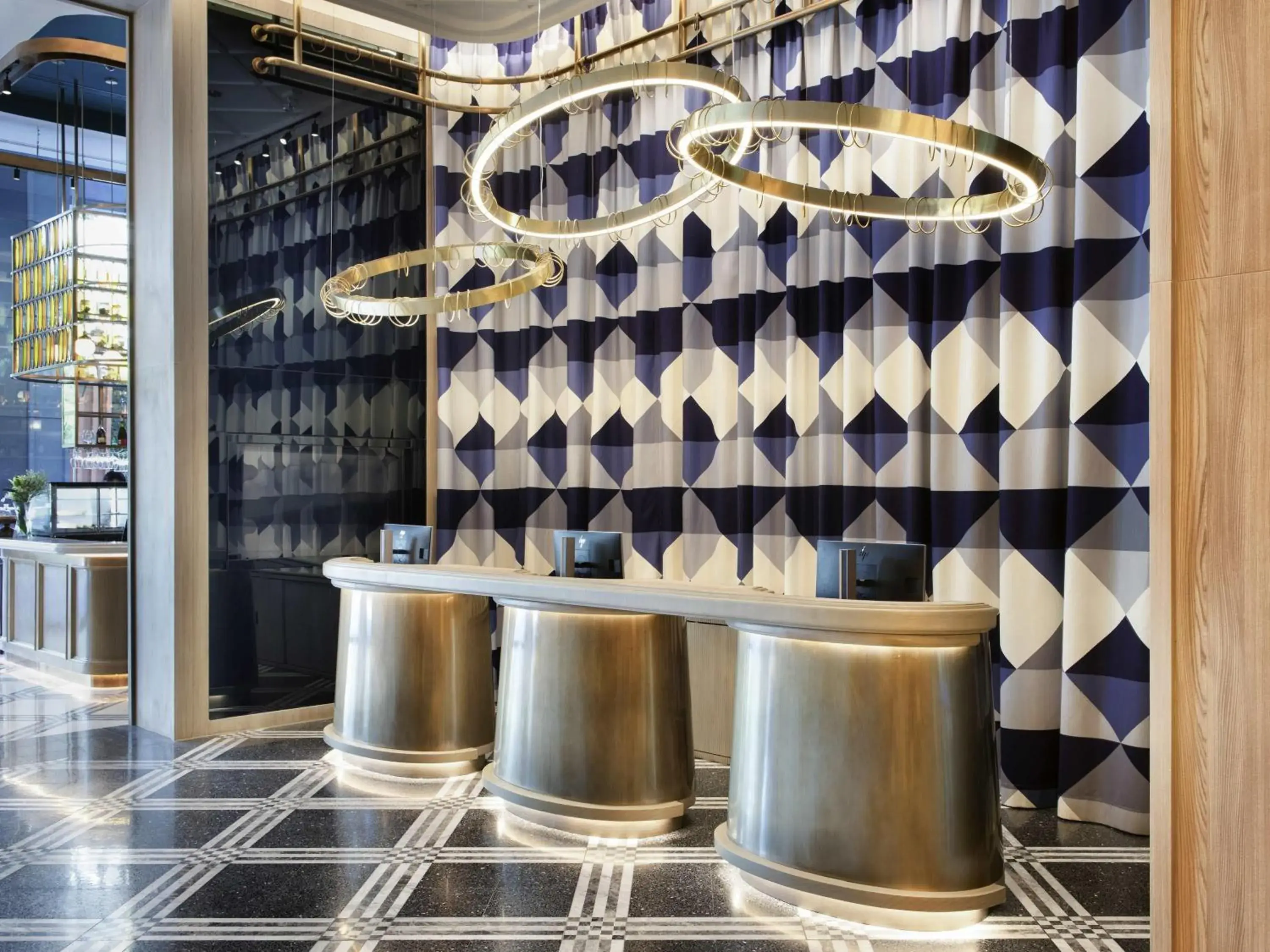 Property building in Mercure Bangkok Sukhumvit 24 Property building in Mercure Bangkok Sukhumvit 24