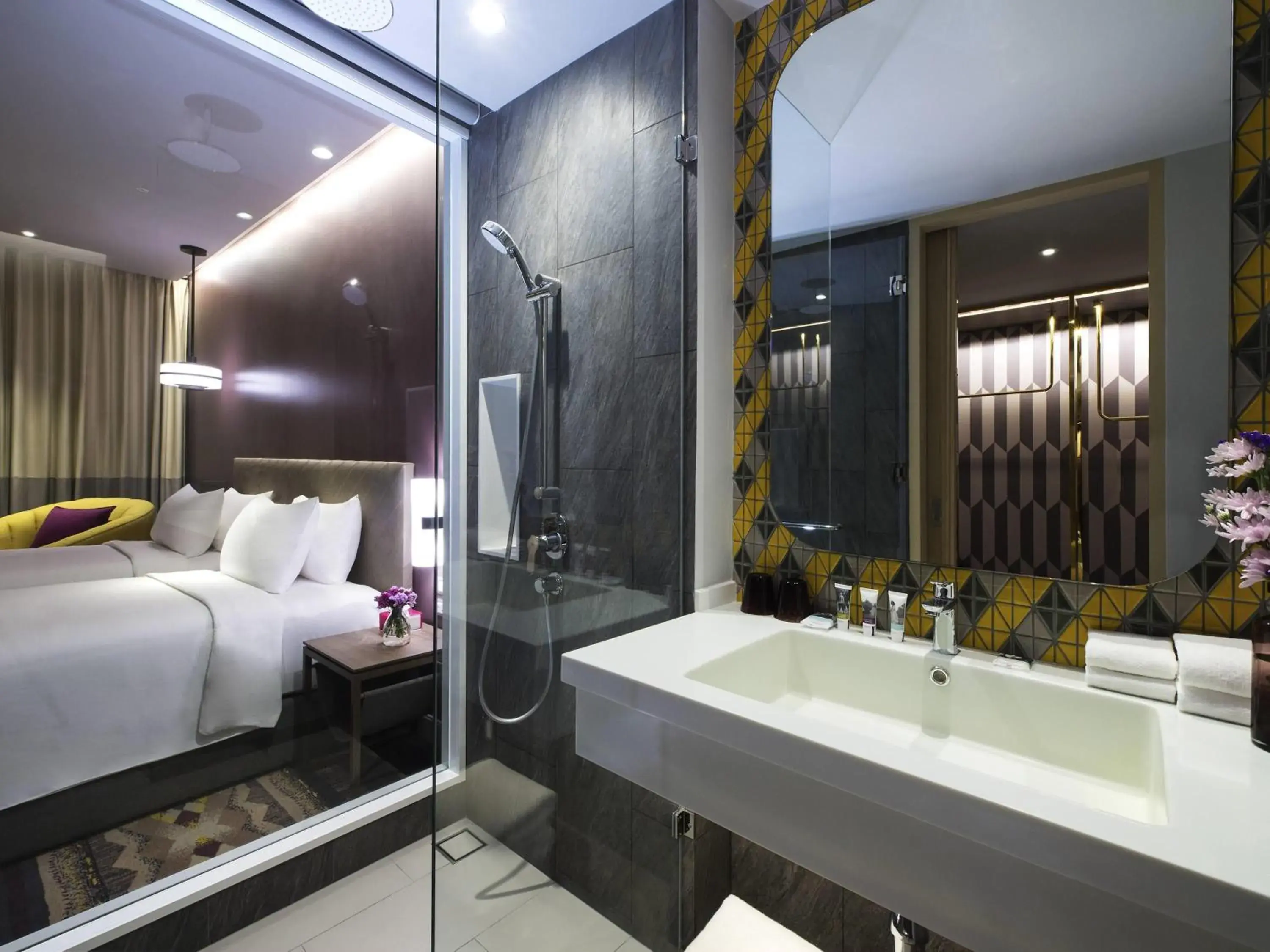 Bedroom, Bed in Mercure Bangkok Sukhumvit 24 Bedroom, Bed in Mercure Bangkok Sukhumvit 24