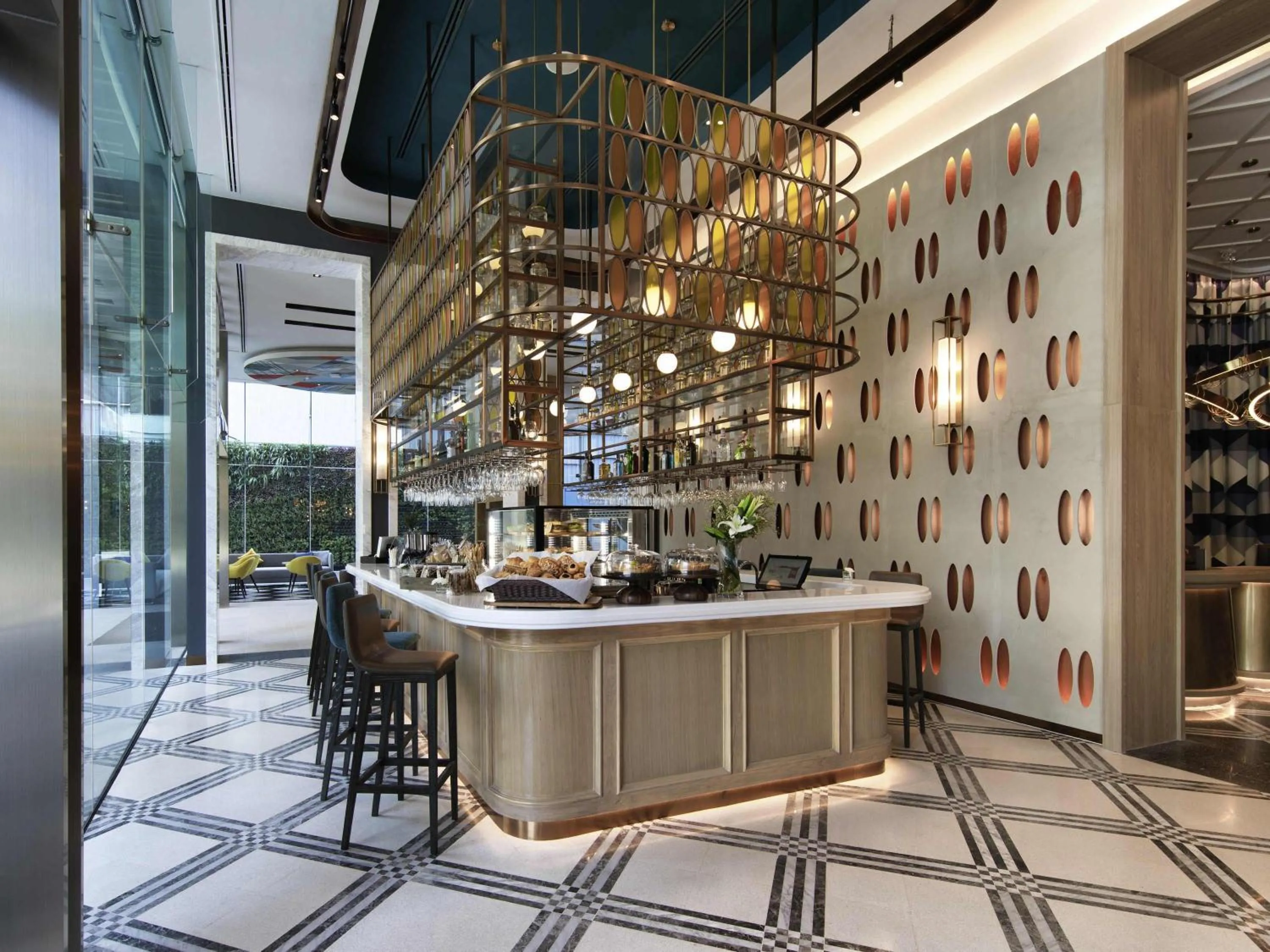 Lounge or bar in Mercure Bangkok Sukhumvit 24