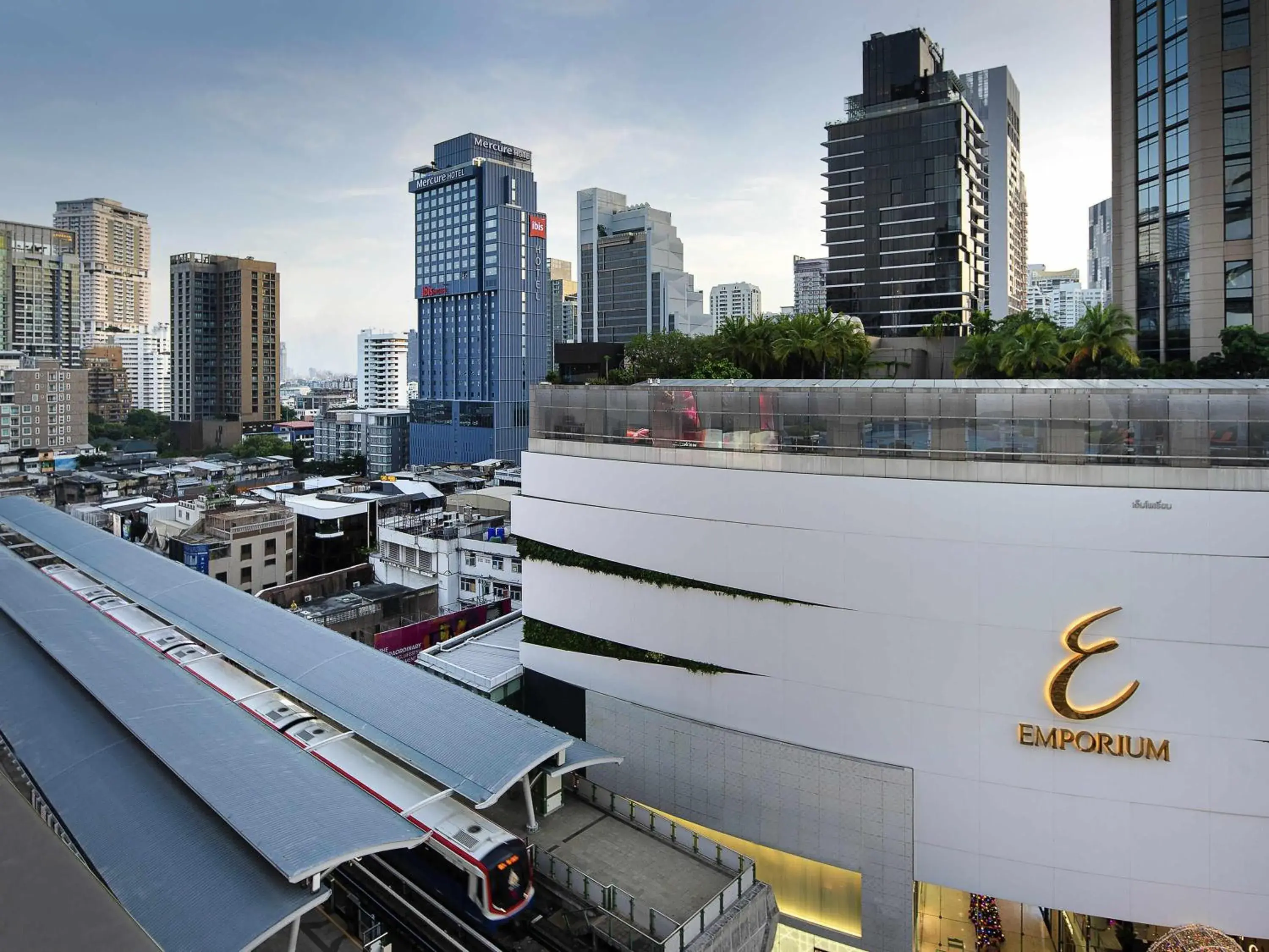 Property building in Mercure Bangkok Sukhumvit 24 Property building in Mercure Bangkok Sukhumvit 24