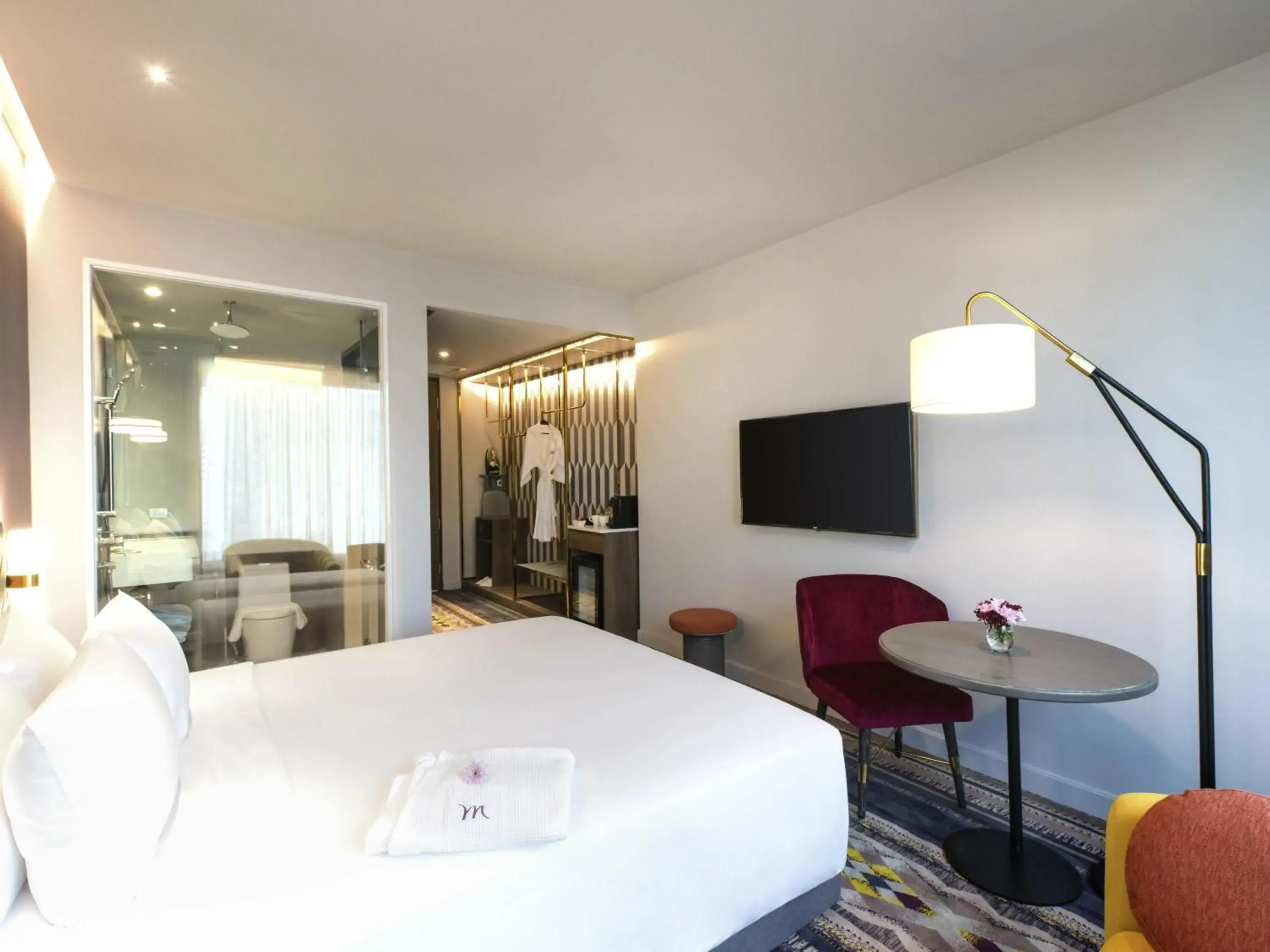 Bedroom, Bed in Mercure Bangkok Sukhumvit 24 Bedroom, Bed in Mercure Bangkok Sukhumvit 24