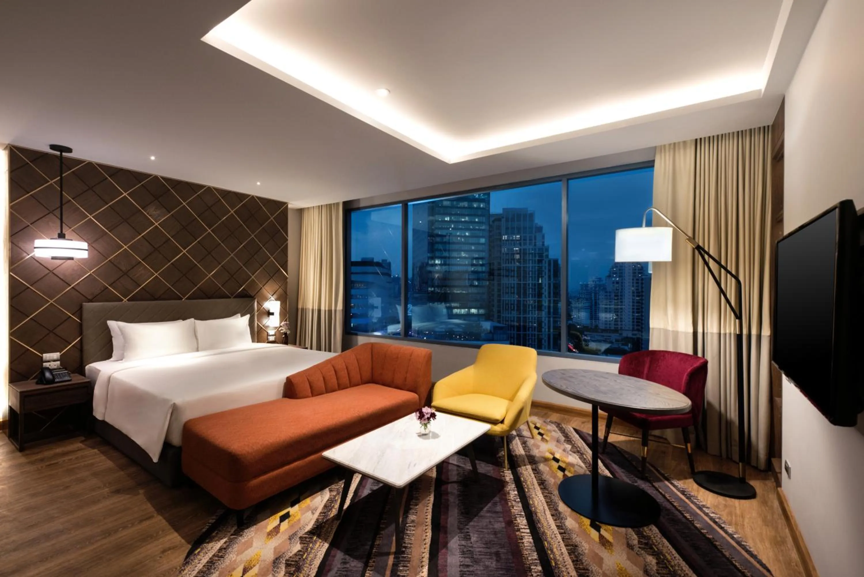 Bed in Mercure Bangkok Sukhumvit 24