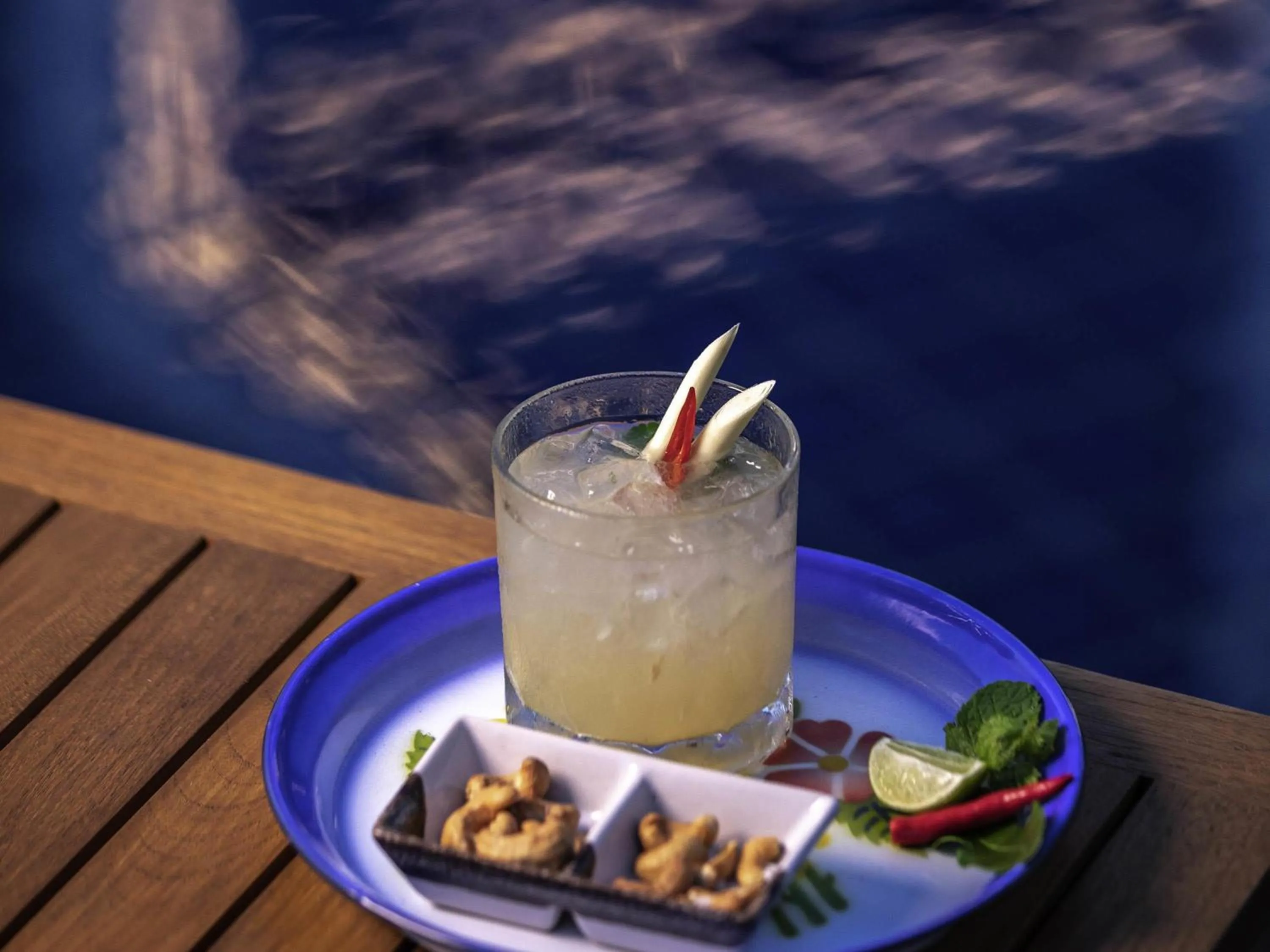 Lounge or bar in Mercure Bangkok Sukhumvit 24